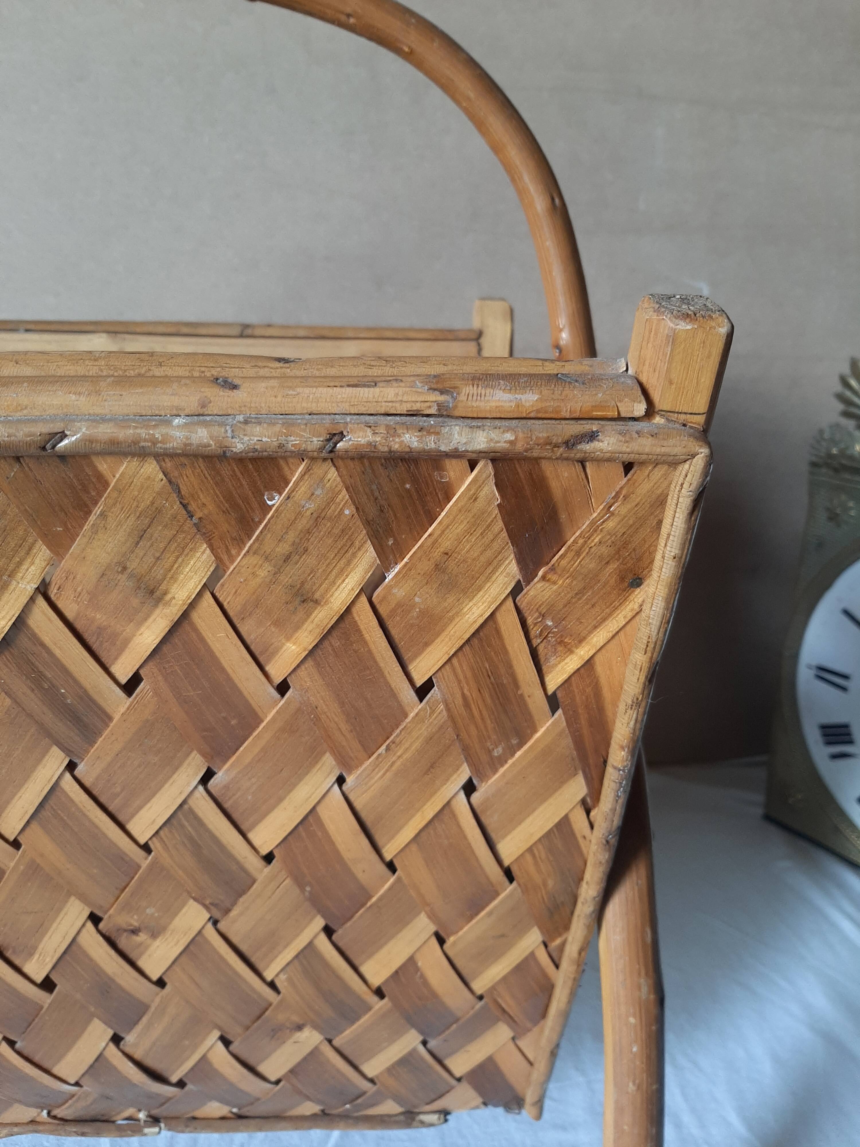 Porte revue vintage en chataignier