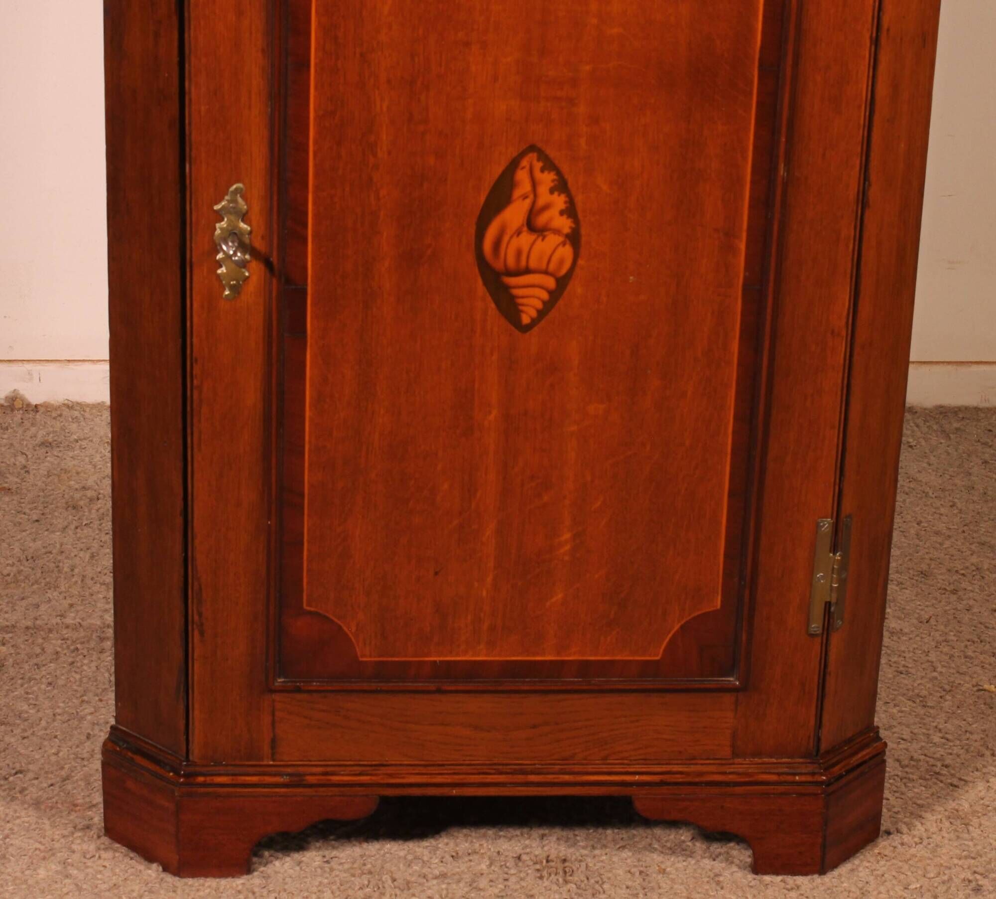 Georgian Oak Corner Cabinet - 18th Century