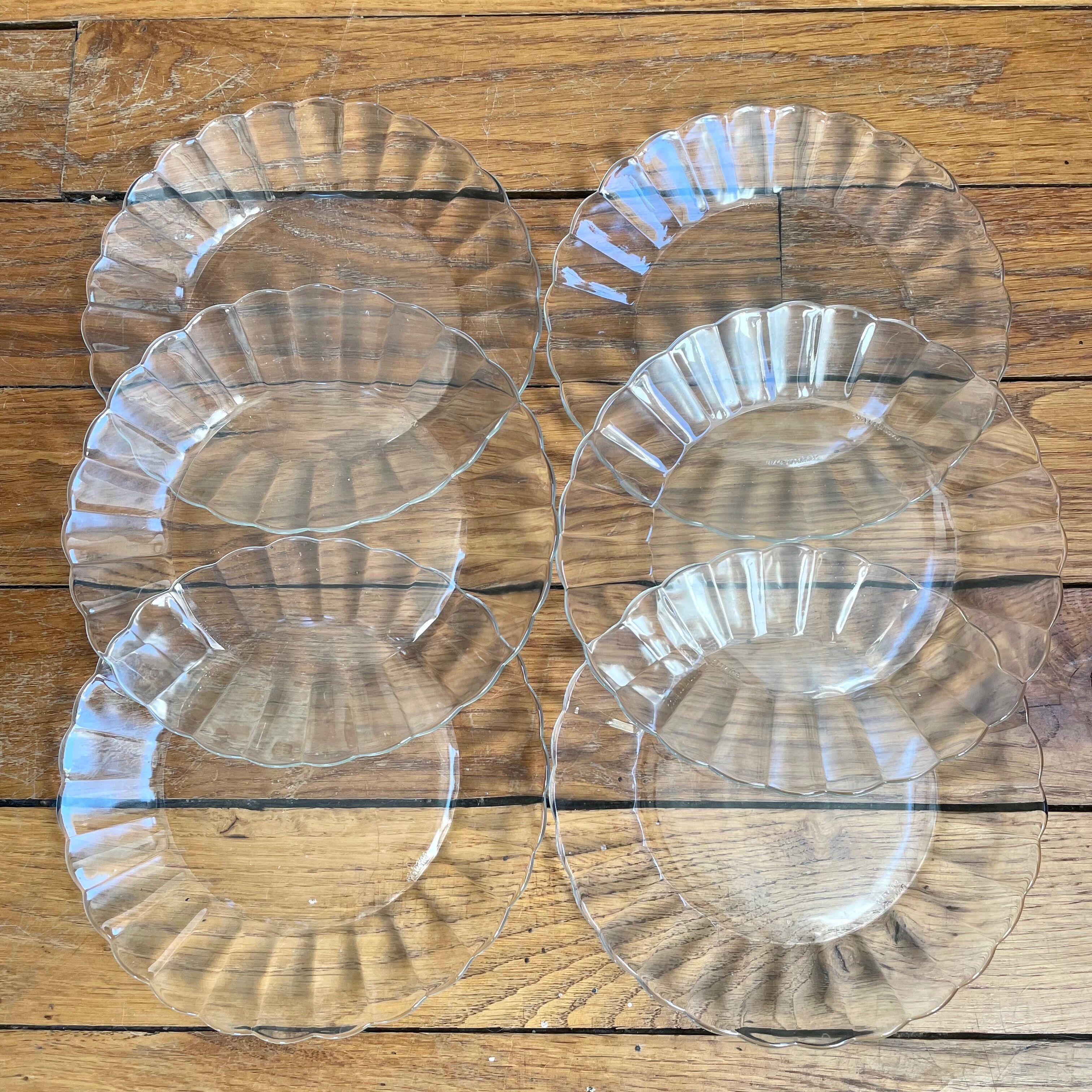 Vintage glass plates Duralex model Marguerite