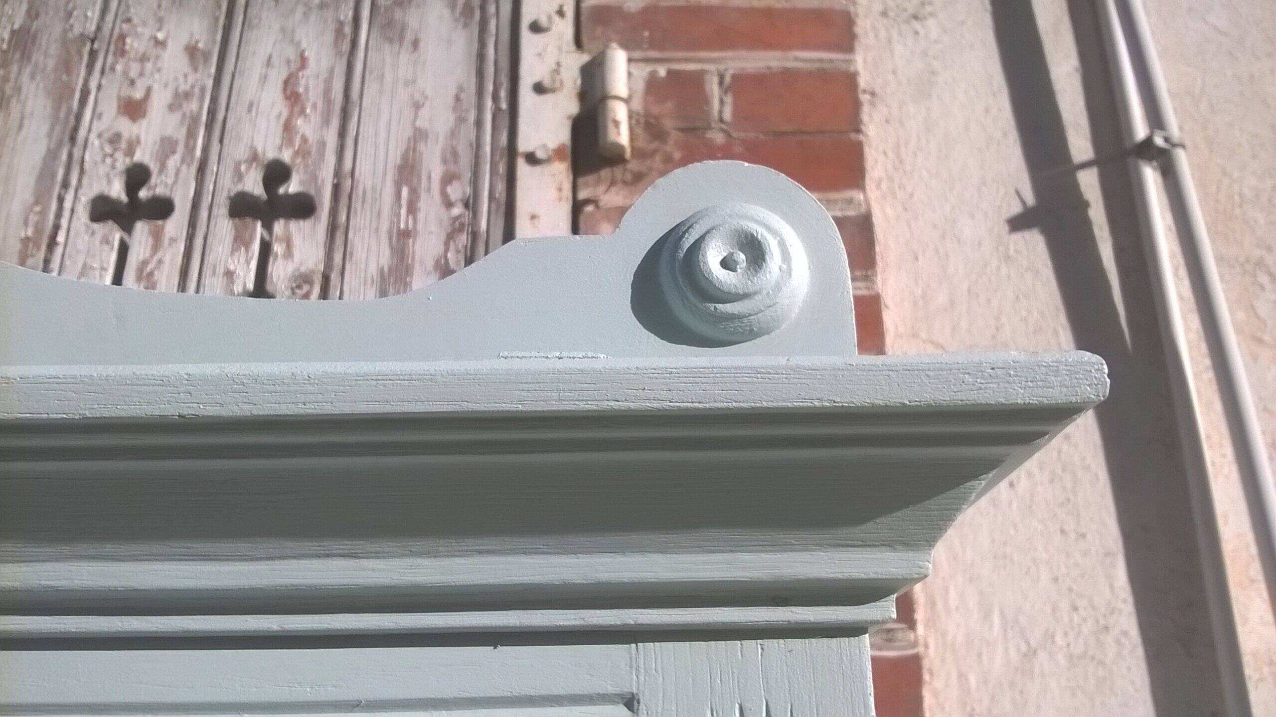 1930s sideboard/china cabinet. - Vintage sideboards and buffets