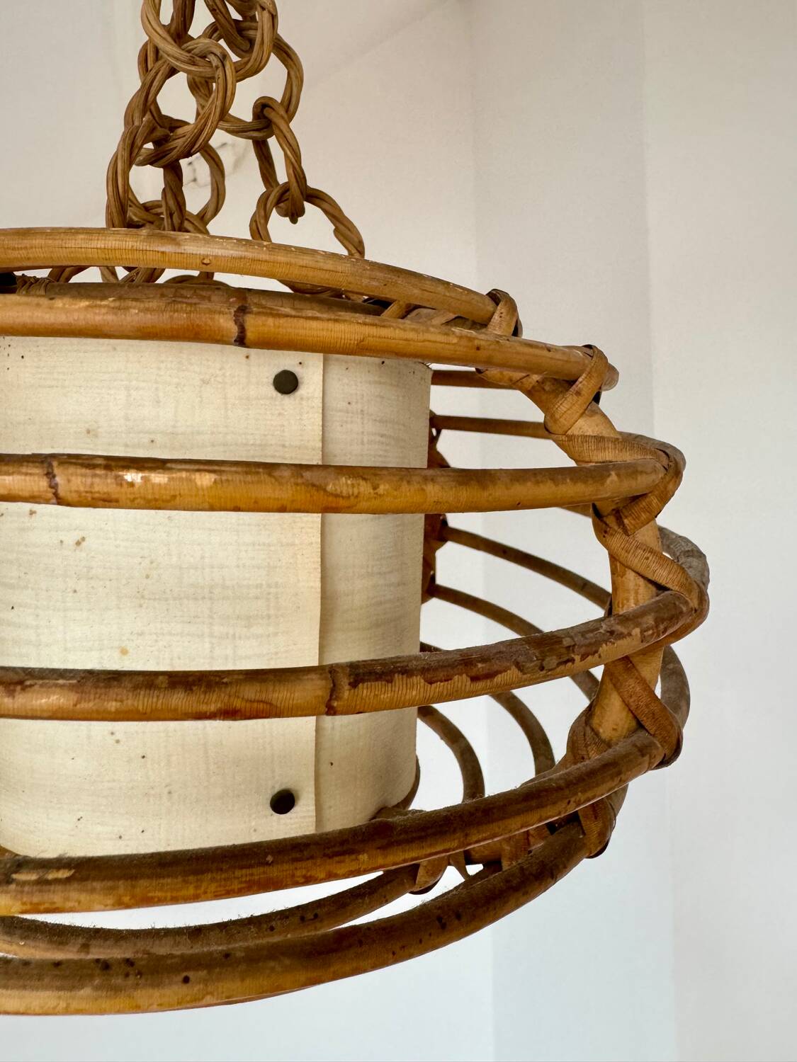 Suspension cage en rotin vintage