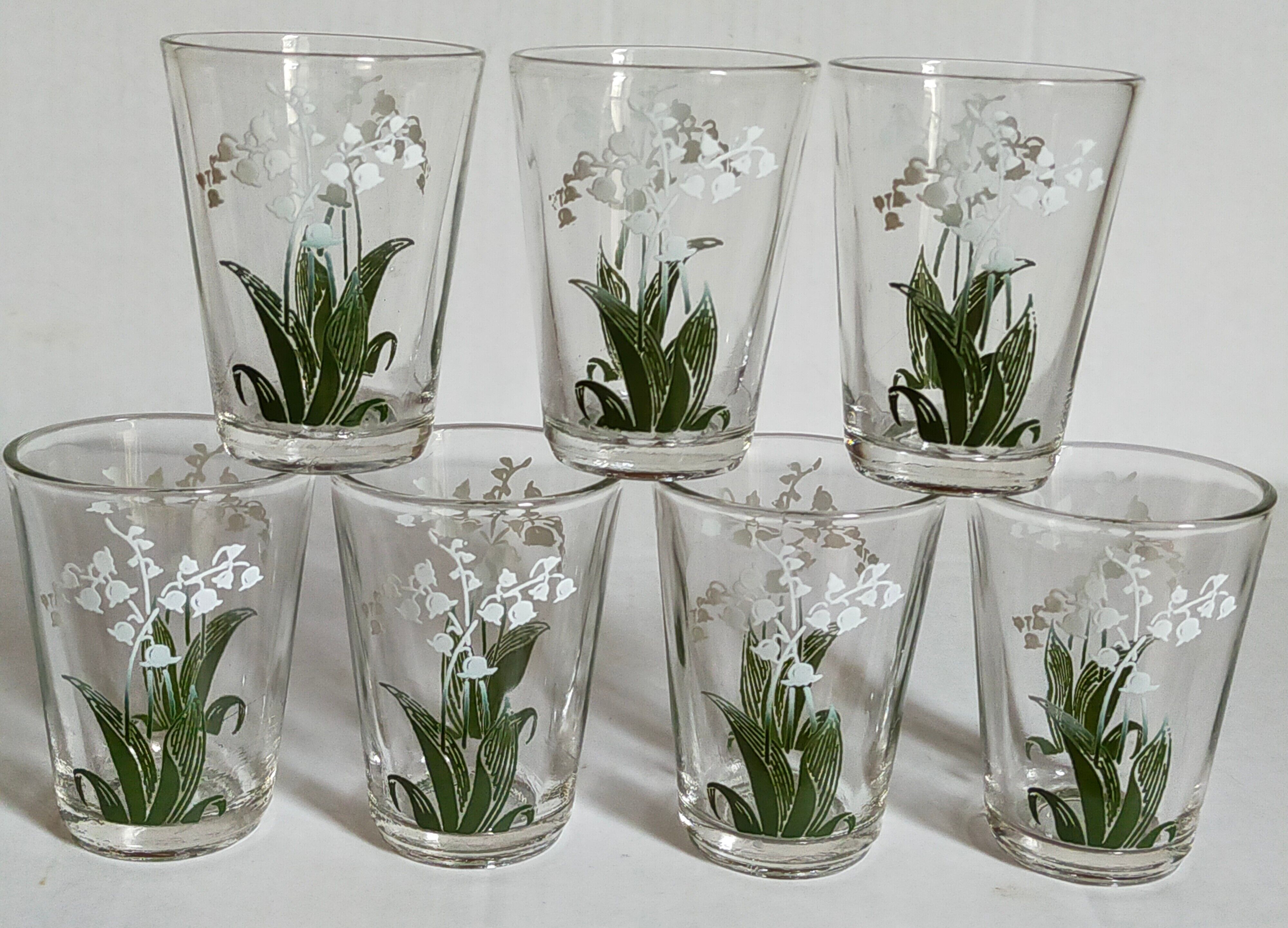 Seven glasses with digestive screen-printed with thrush, 30s