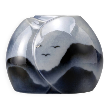 Vase Virebent en porcelaine bleu dégradé décor paysage et oiseaux