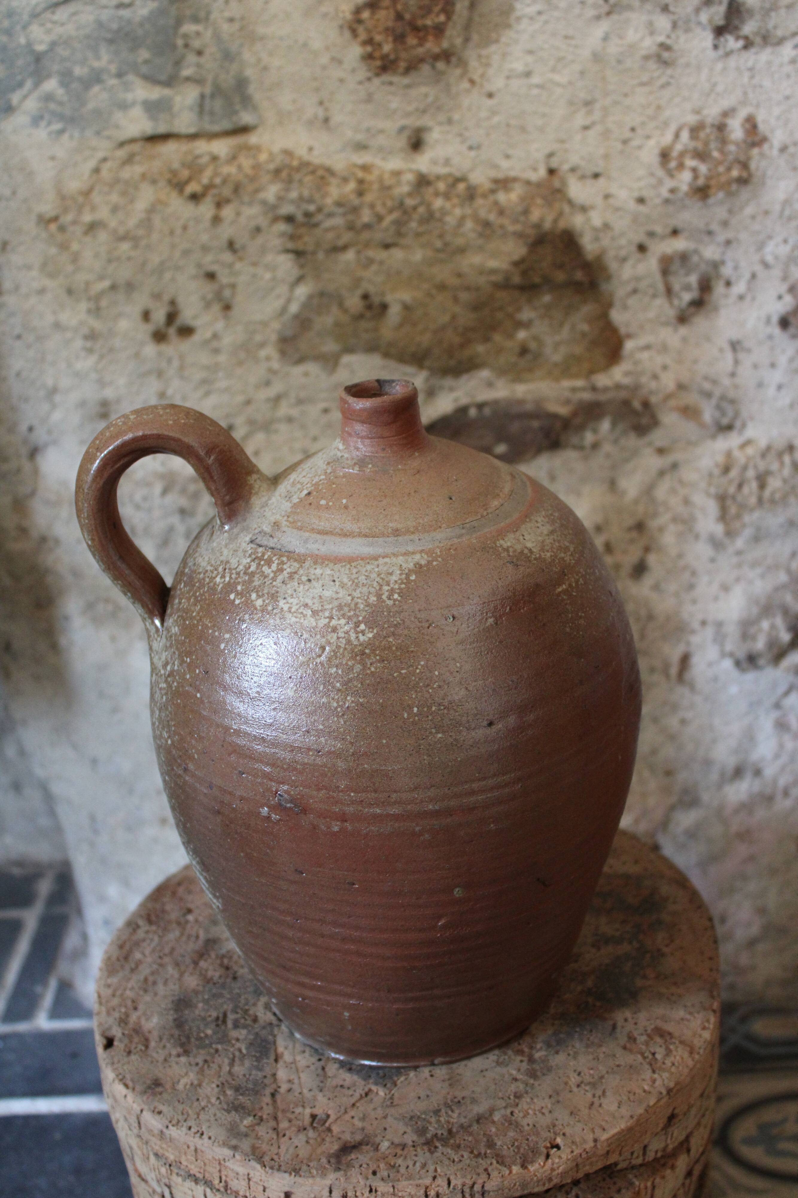 Vernified sandstone oil jar with handle