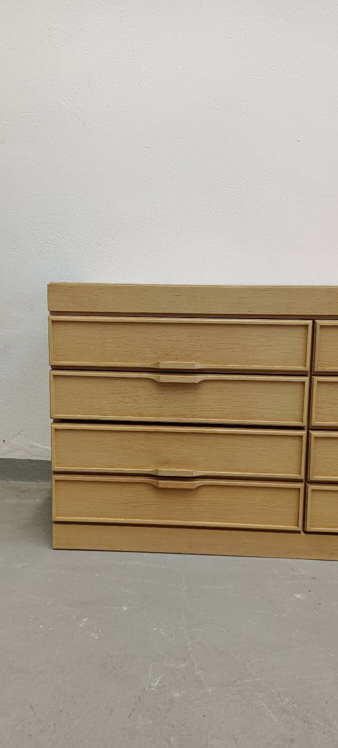 Chest of drawers with 8 drawers