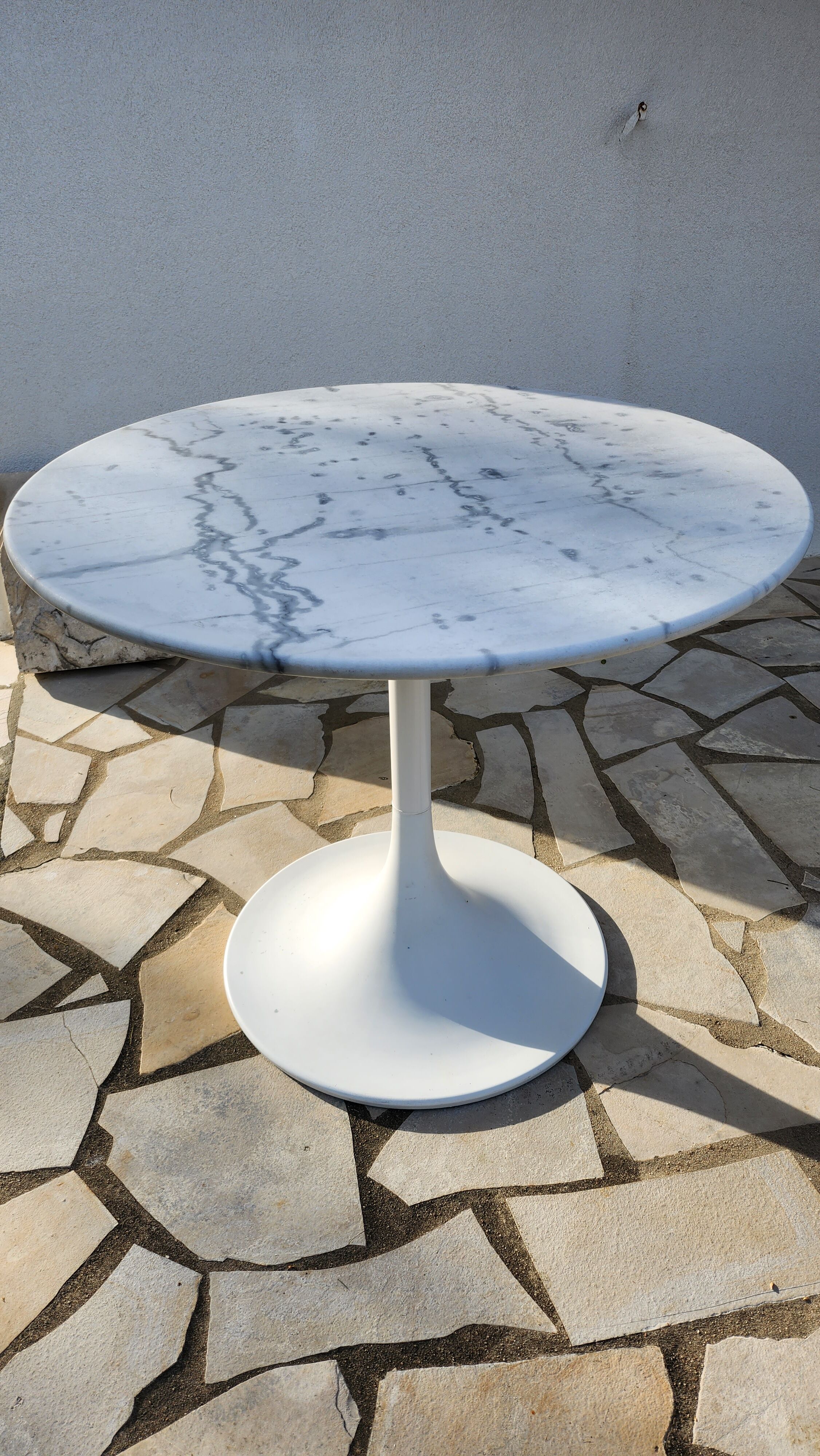 Tulip table Carrara marble 1970