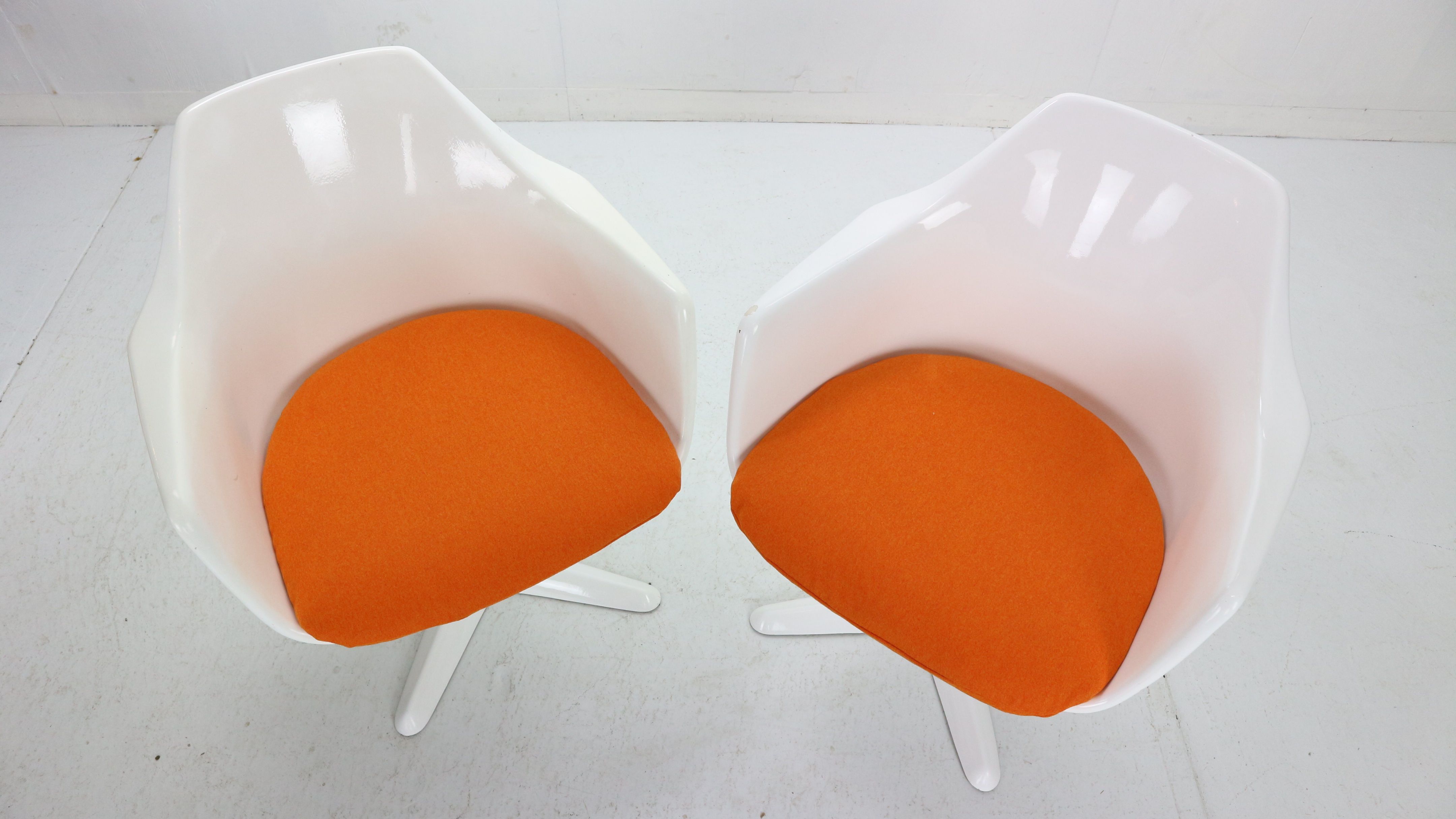 Maurice Burke set of 4 armchairs model No. 116 for Arkana, Space Age 1960's