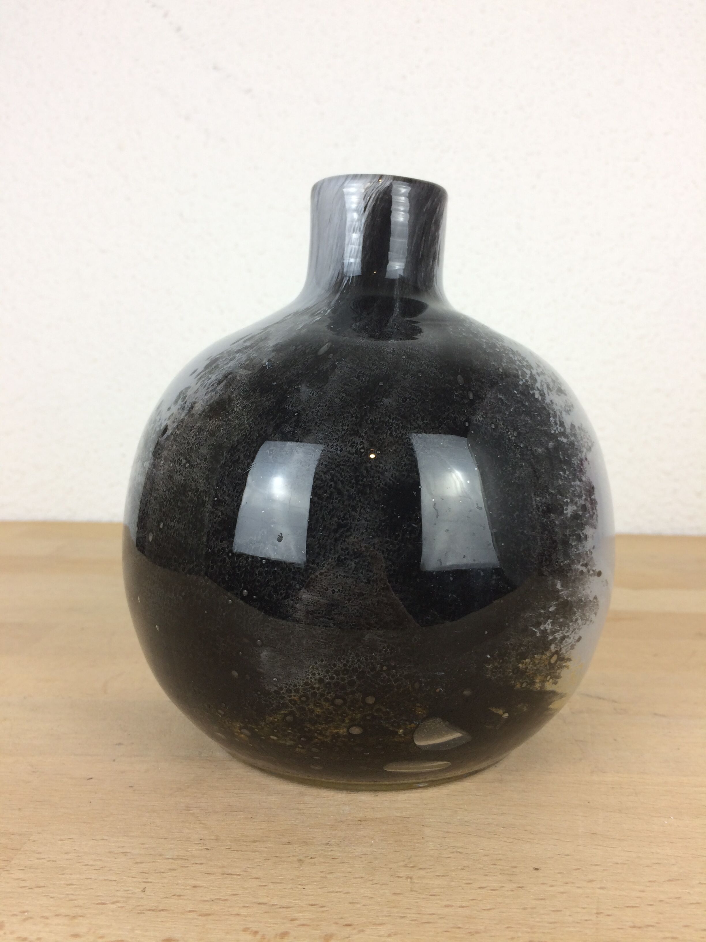 Polychrome ball vase in blown glass