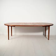 Table de salle à manger ronde scandinave des années 1960 en teck rayé
