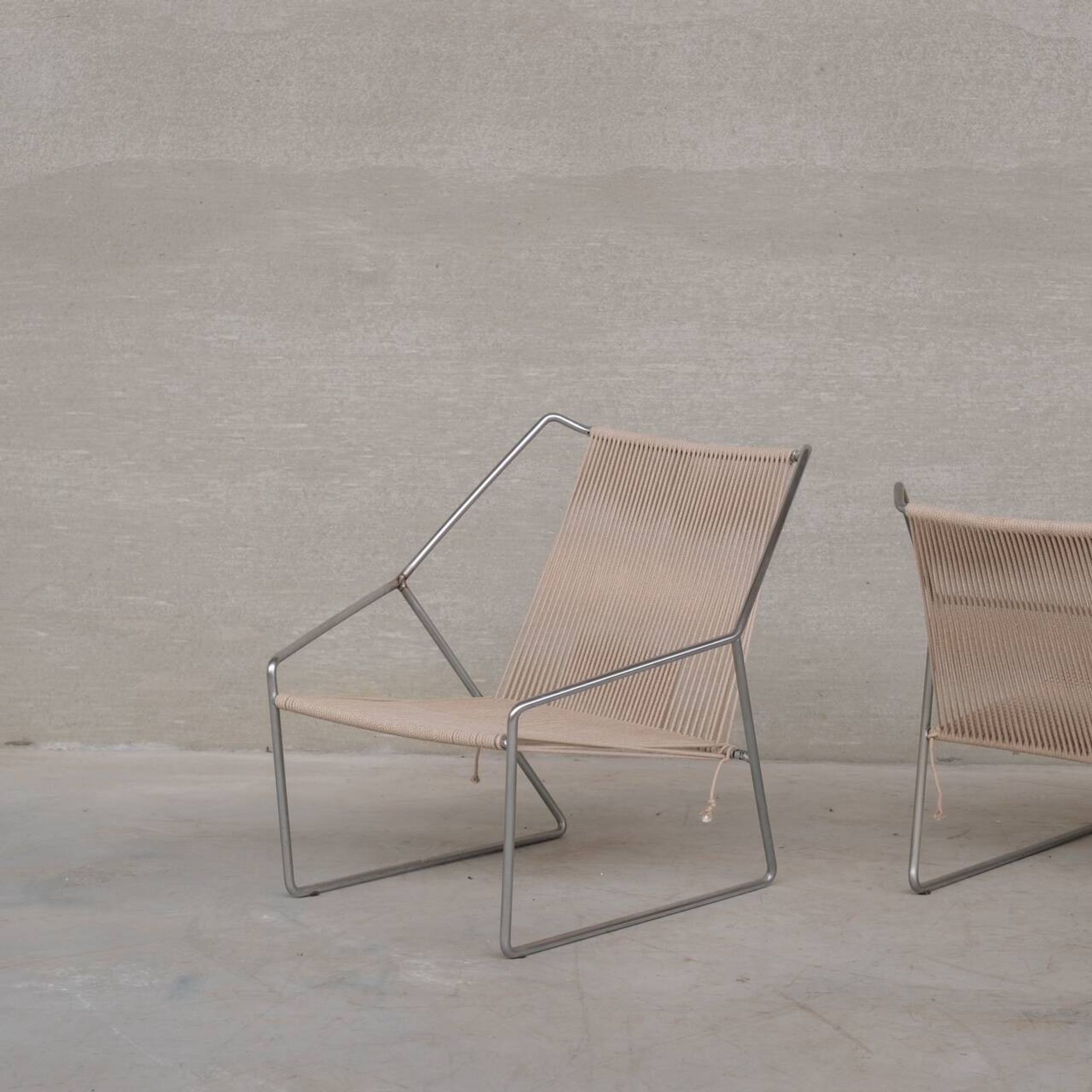 Paire de fauteuils en acier danois du milieu du siècle par Henning Flok
