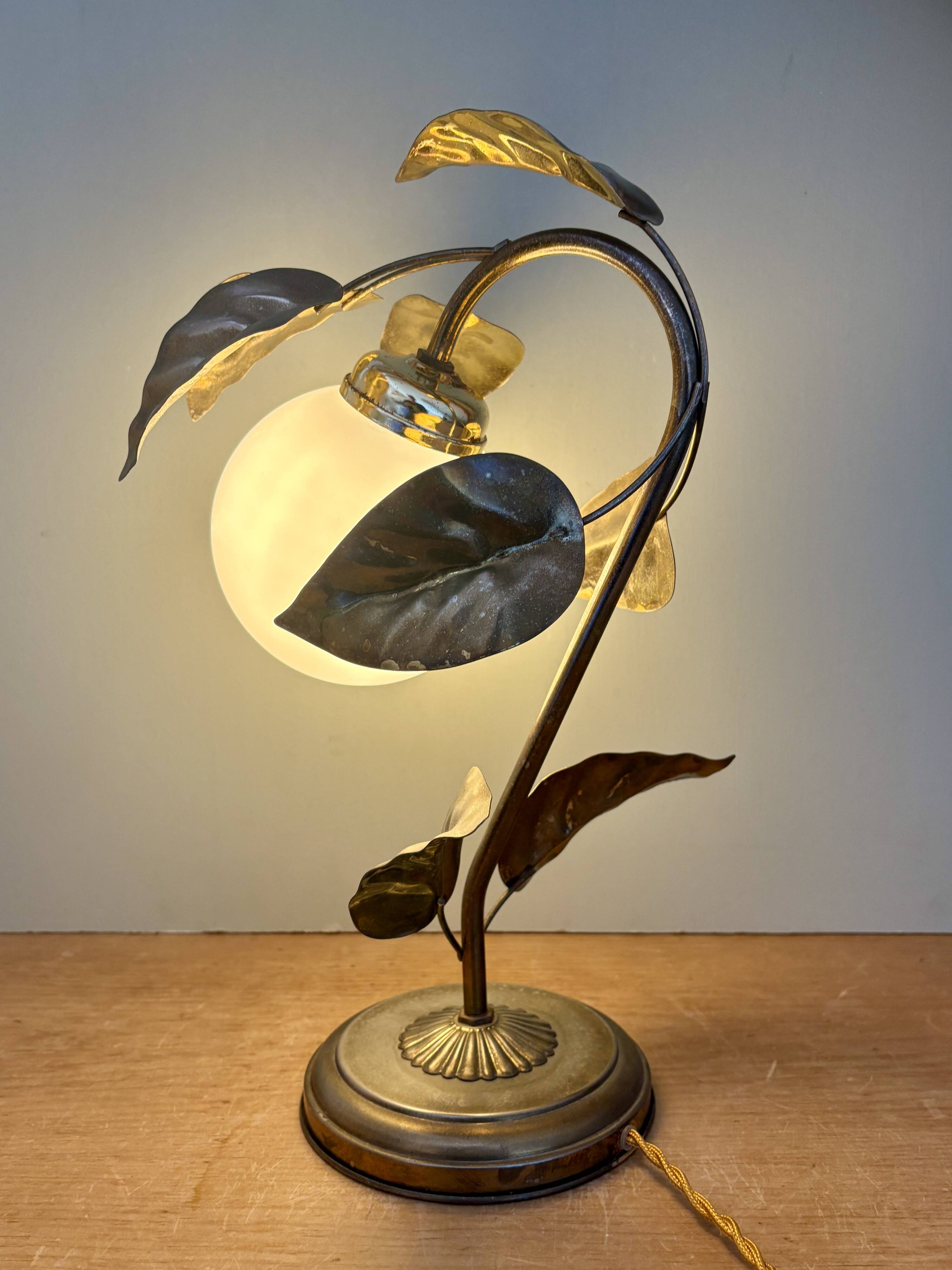 Vintage lamp with leaves in gilded brass and white opaline globe