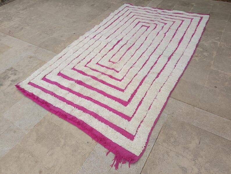 Handwoven Moroccan rug, size 1.4/2.6 m.