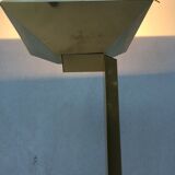 Hallogenous floor lamp with articulated arm