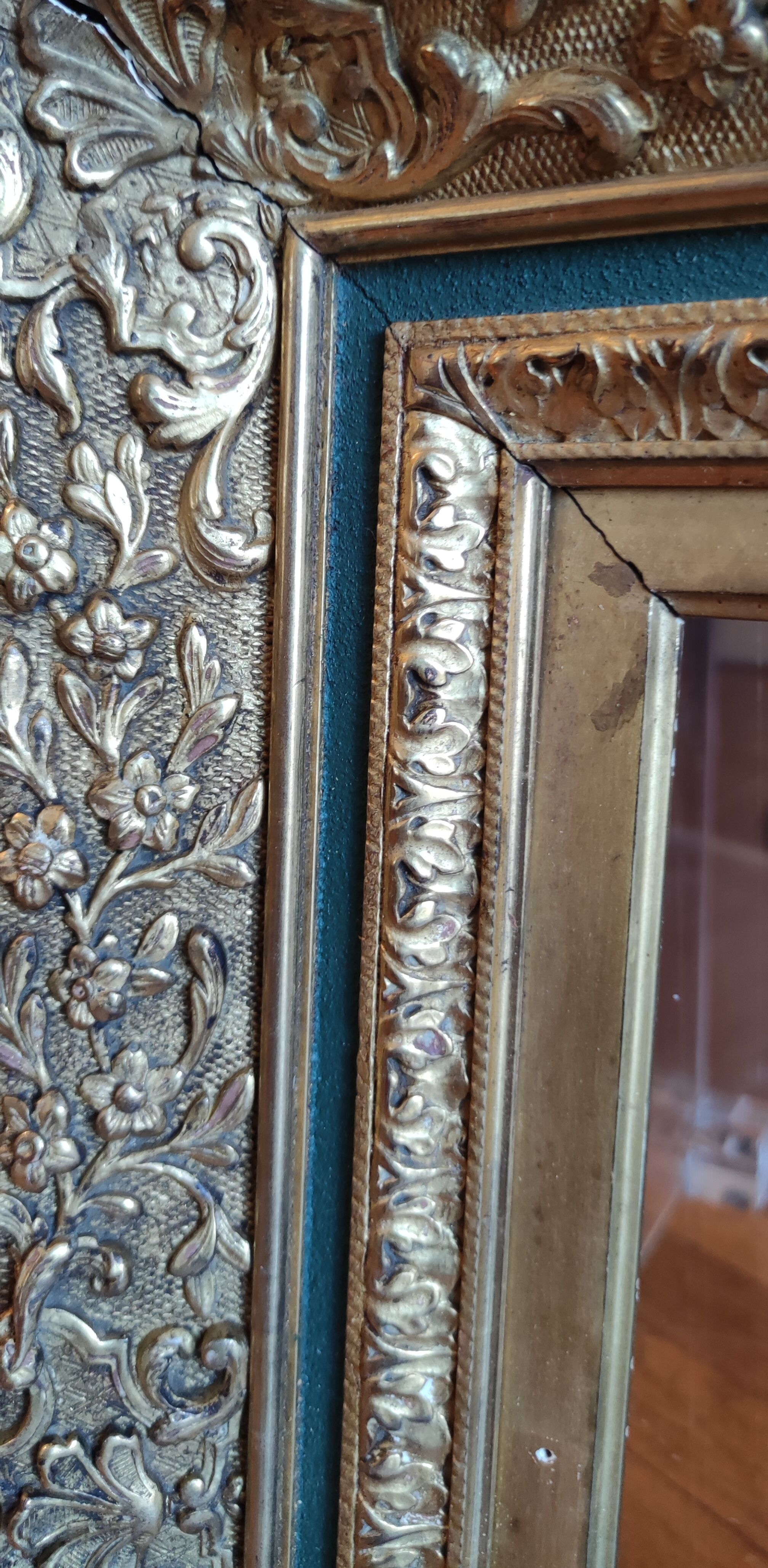 Old gilded frame/19th century