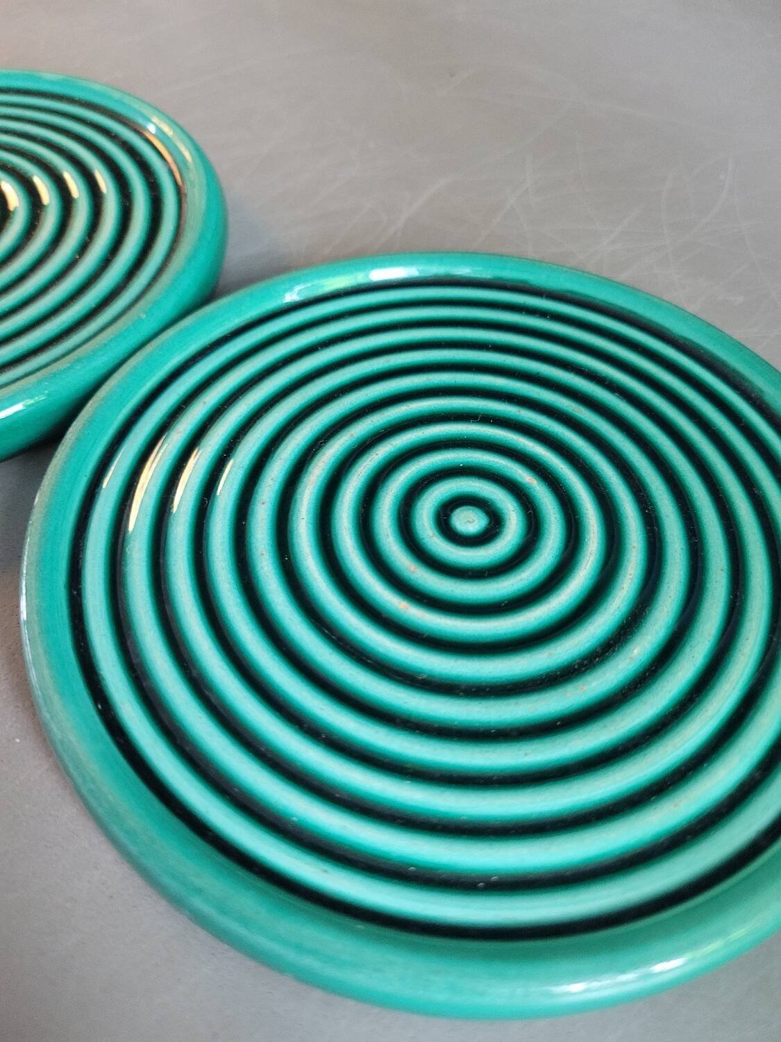 Paire de dessous de bouteille en porcelaine verte