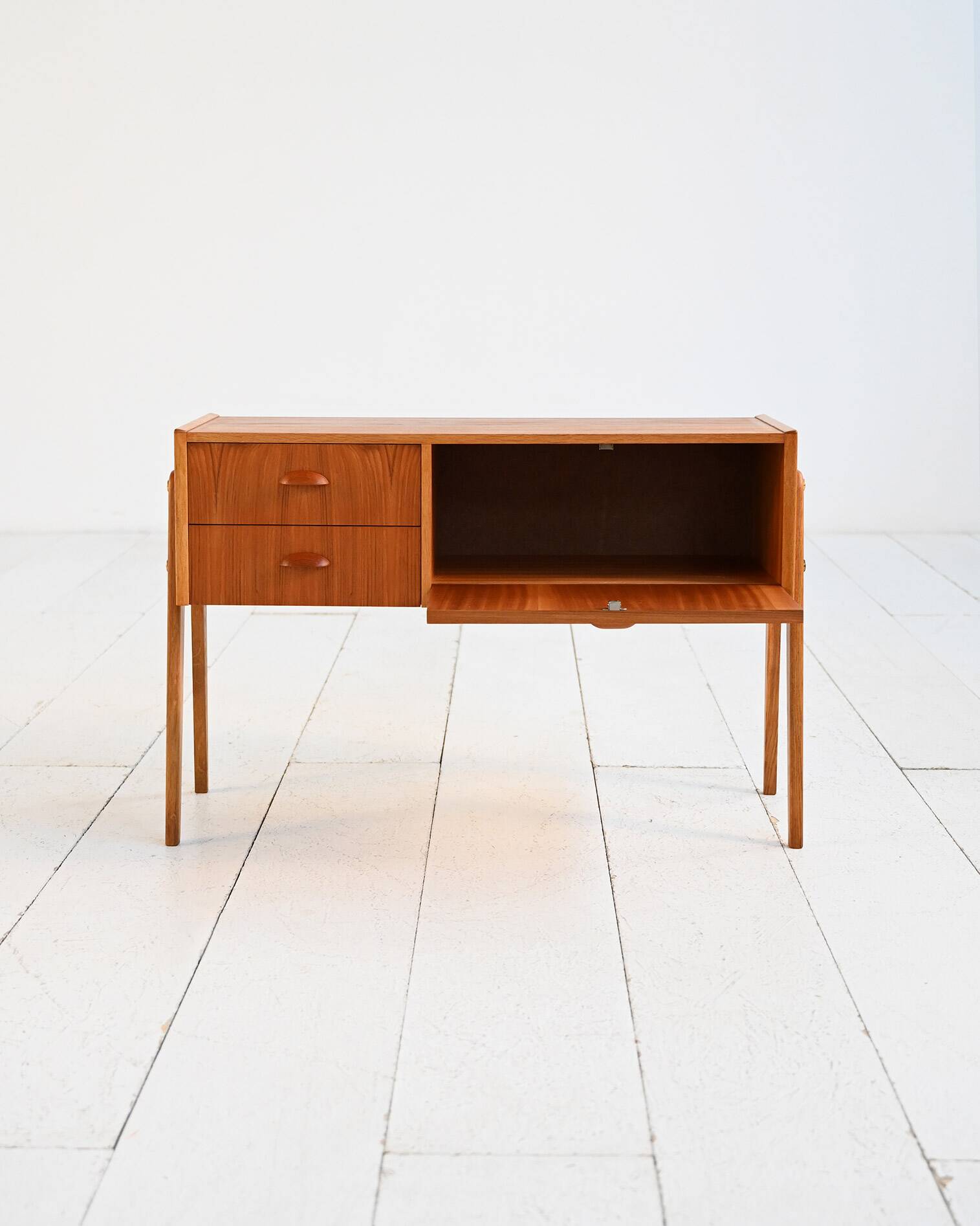 Cabinet de hall en teck scandinave, années 1960