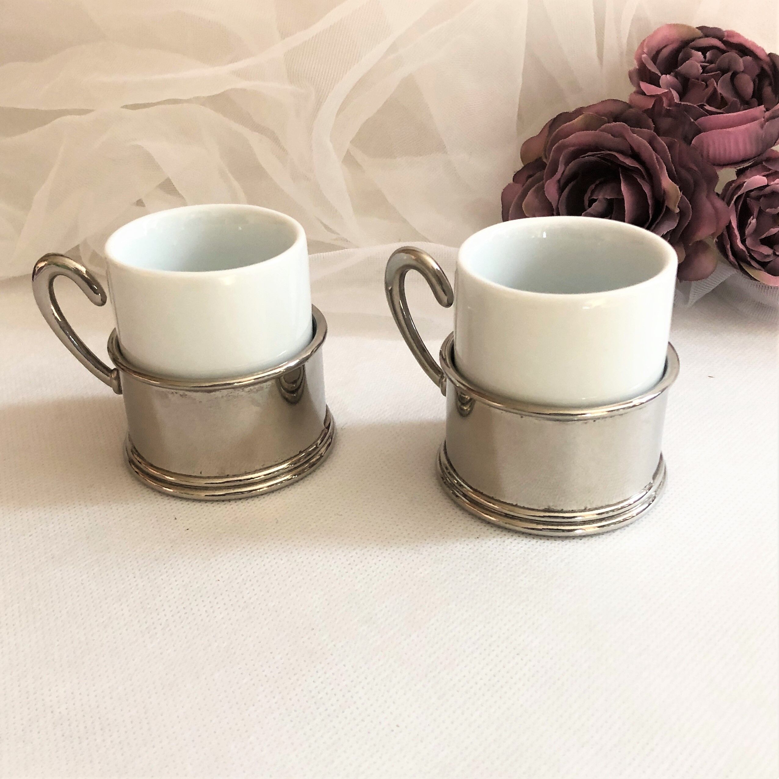 Set two porcelain cups and silver metal support