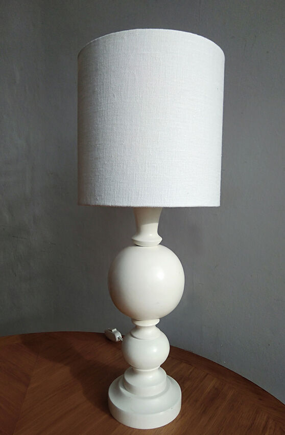 White turned wooden lamp from the 1970s