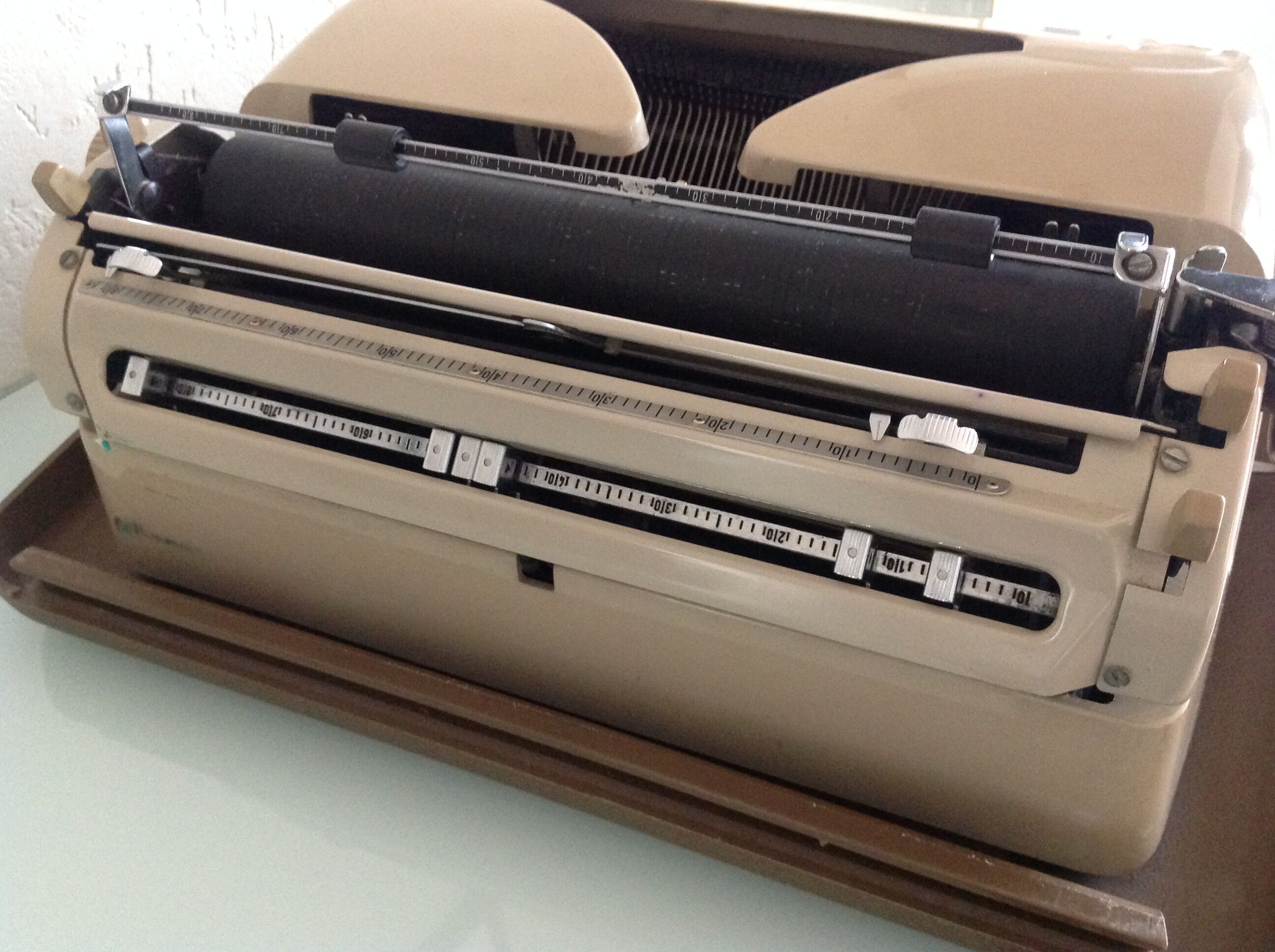 Triumph Gabriele E beige/ vintage 60s writing machine