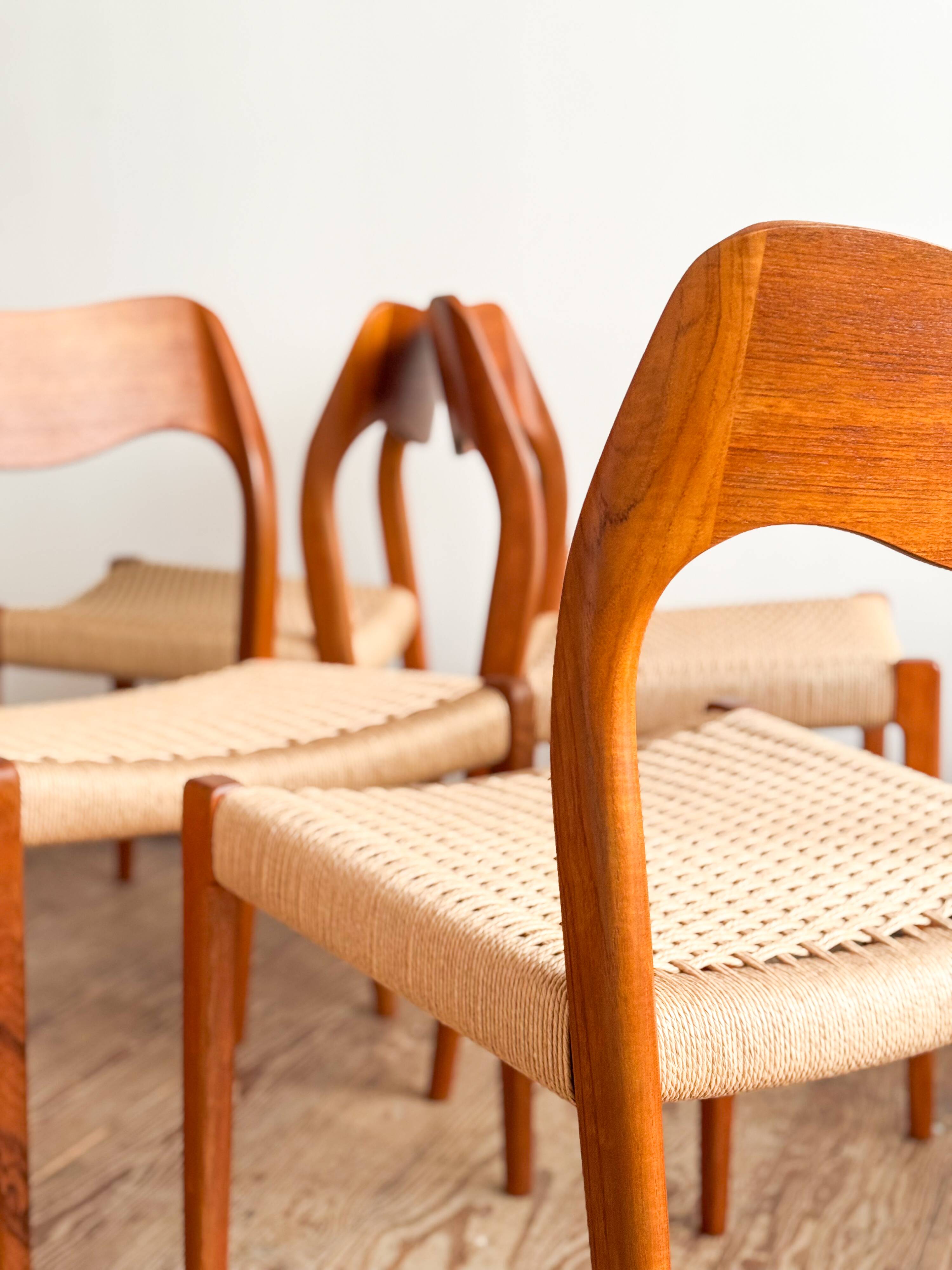 Lot de 8 chaises de salle à manger modèle 71 en teck par Niels O. Møller