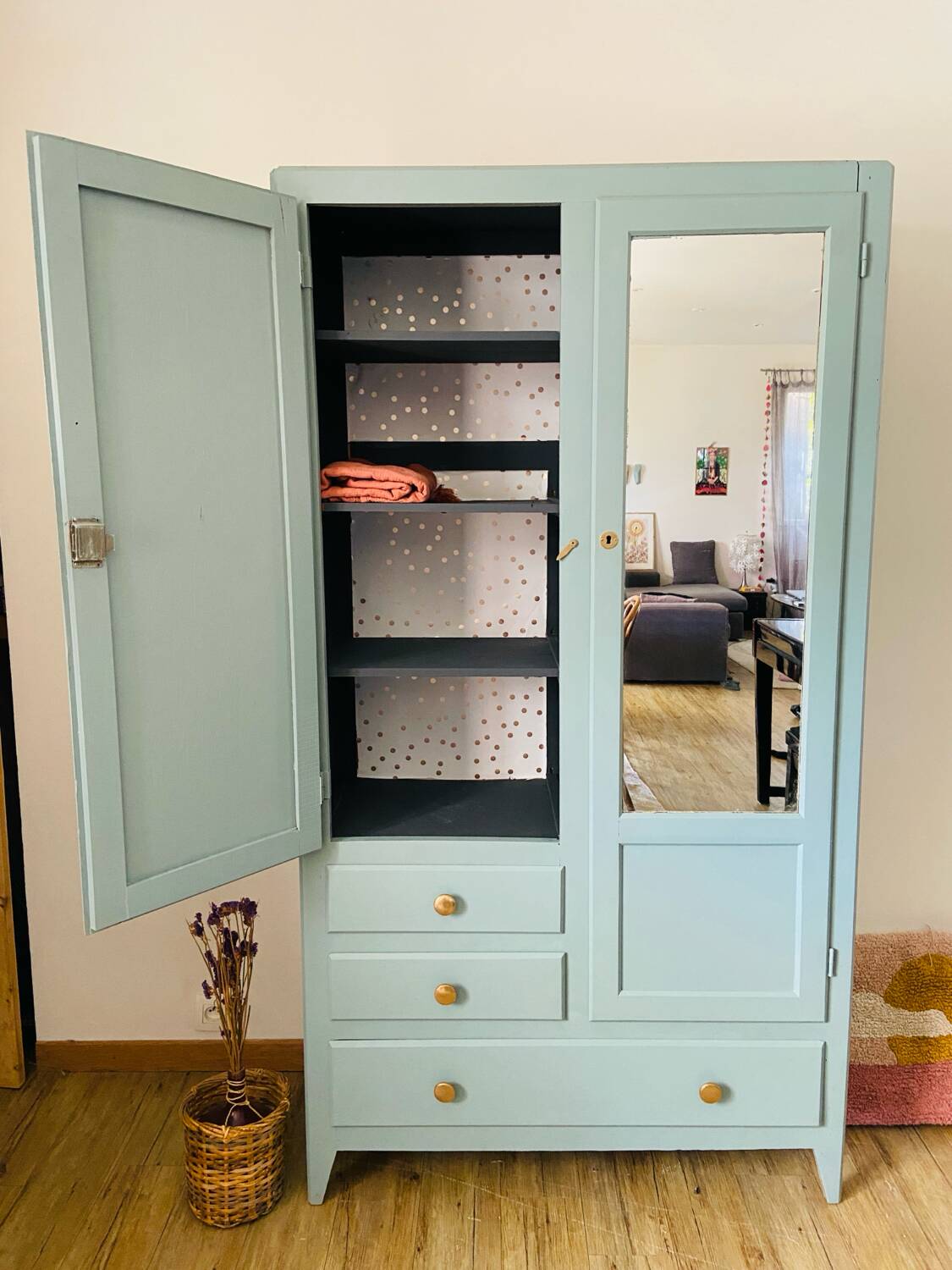 Armoire parisienne