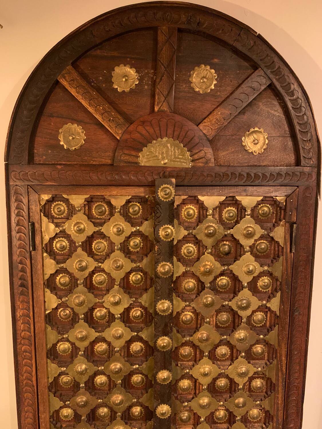 Porte fenêtre indien bois laiton