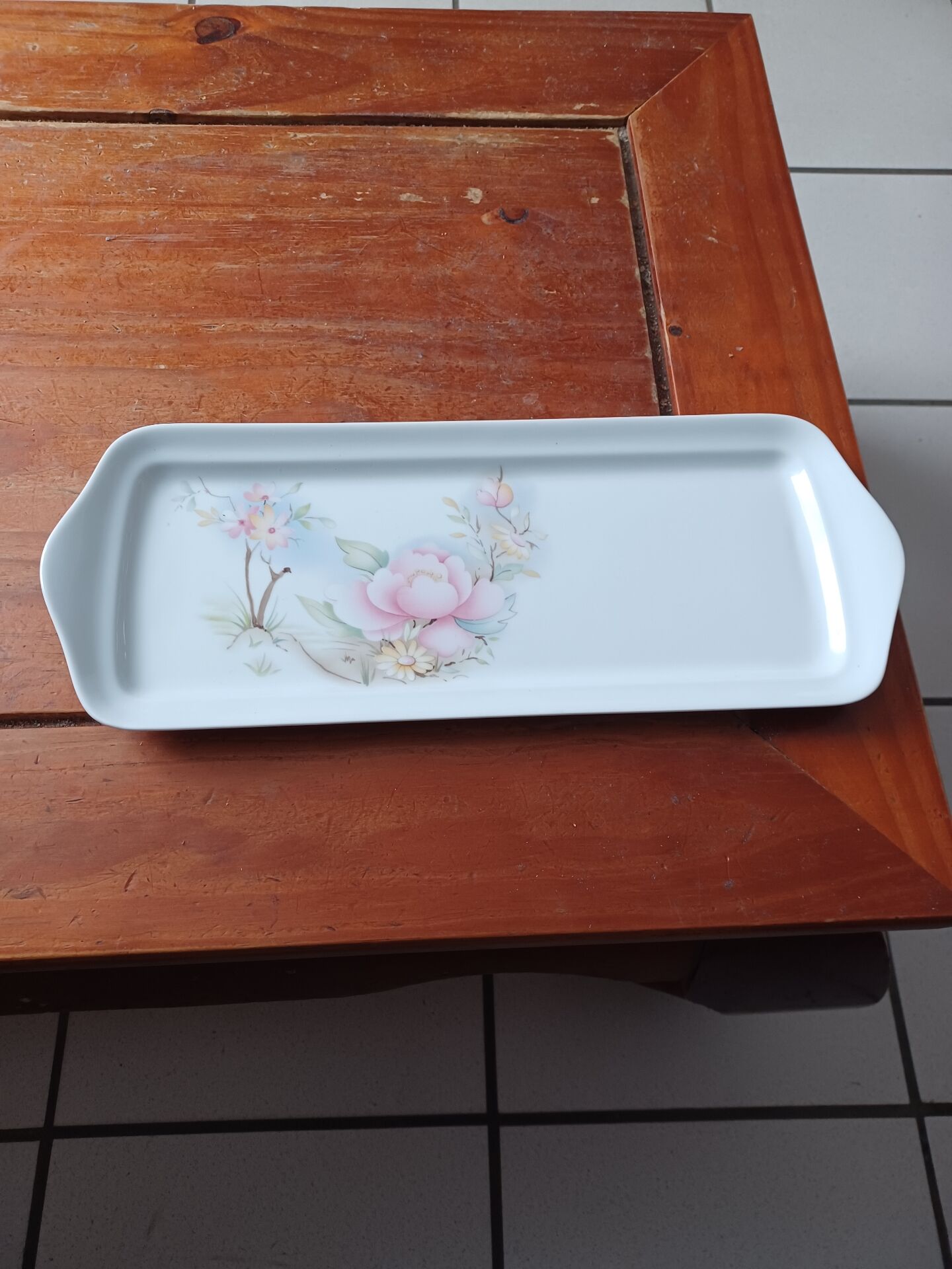 Porcelain cake dish the swallow