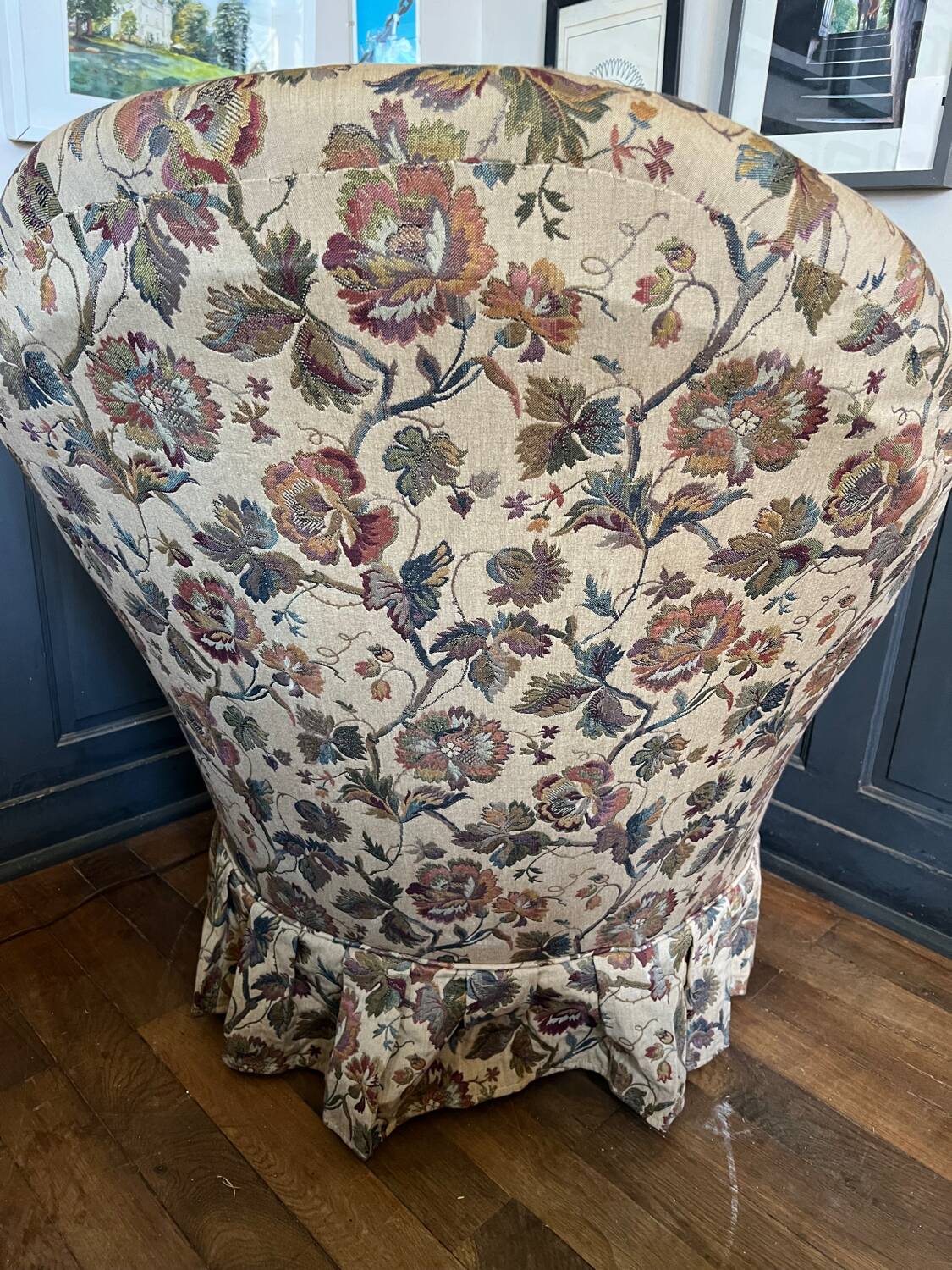 Armchair with pouf, cozy