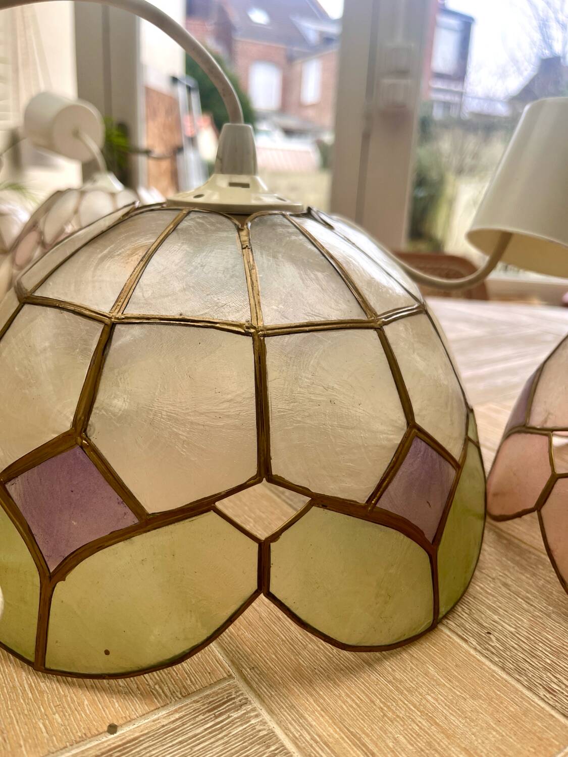 Green "Harlequin" mother-of-pearl earring