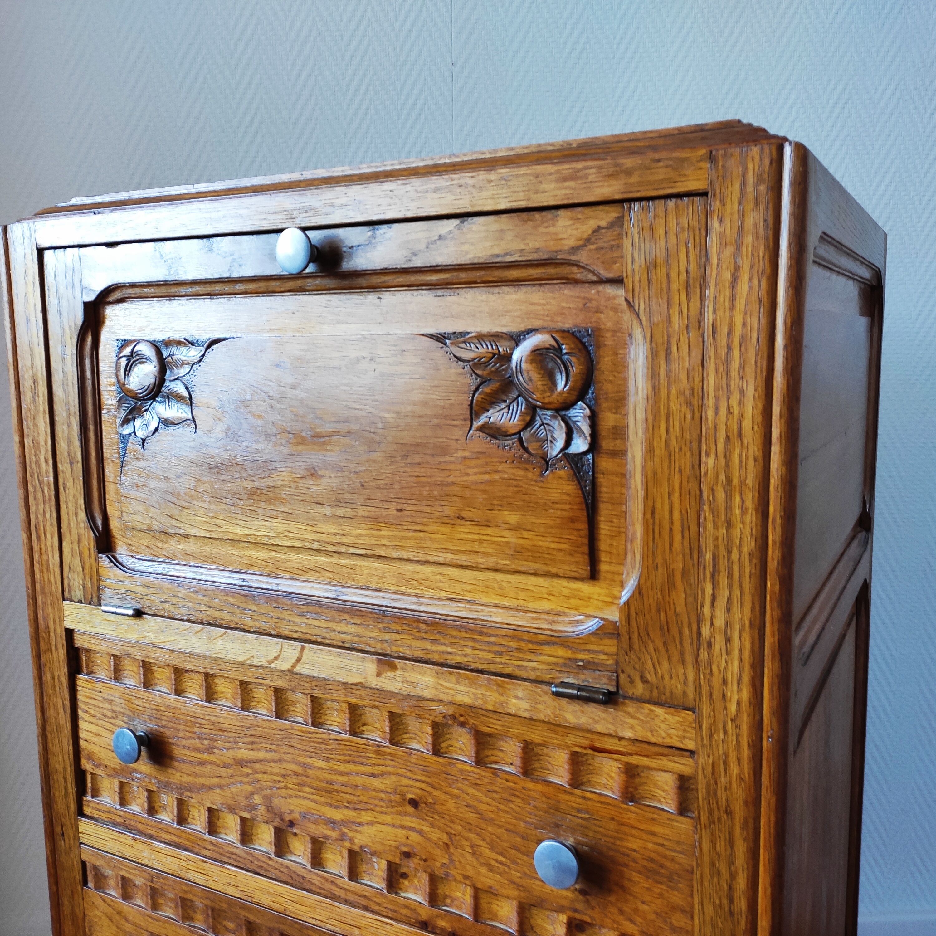 Art Deco oak chest of drawers