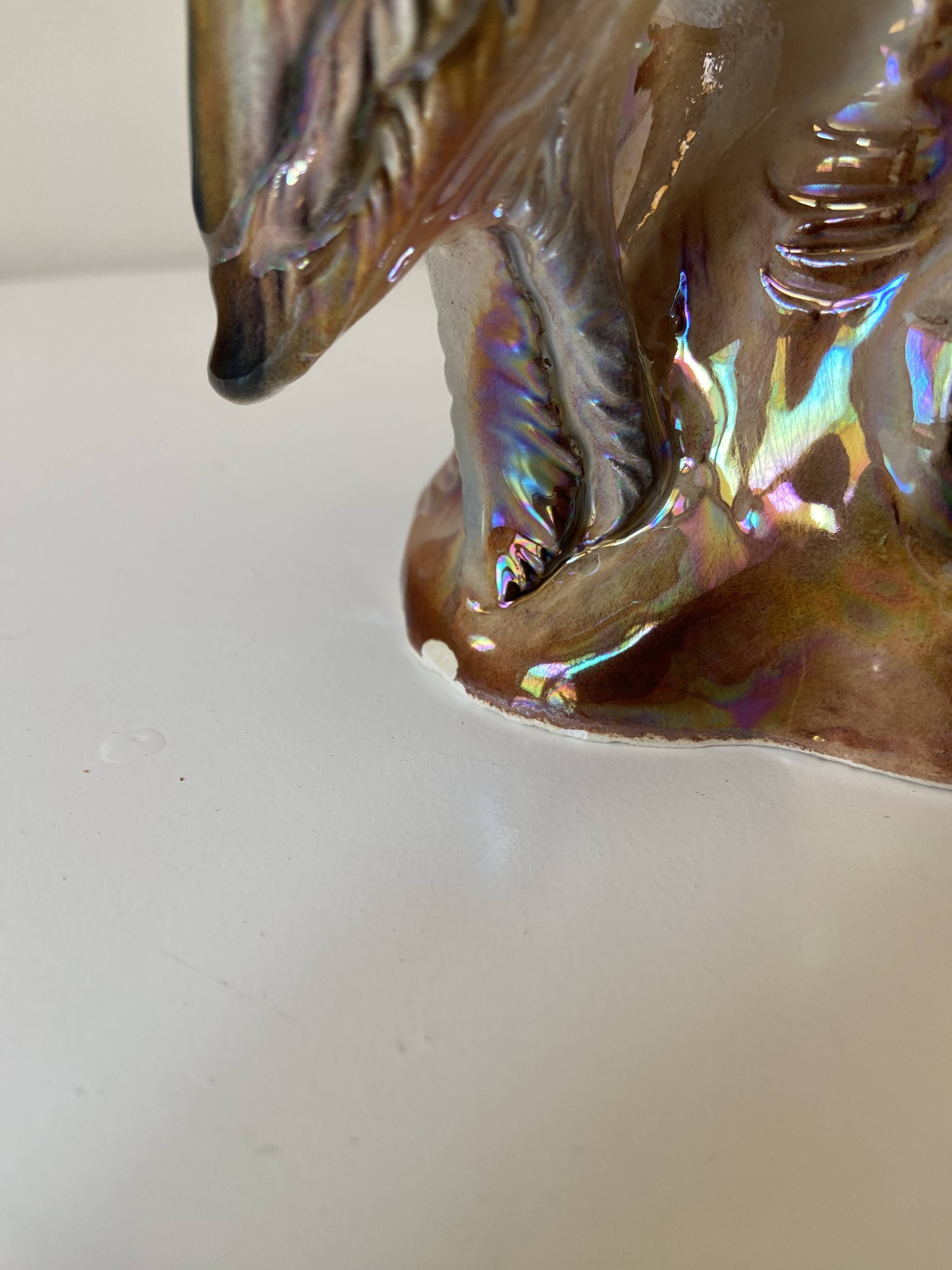 Kitsch Vase "Tree Trunk with Green Woodpecker" - Pink Iridescent Ceramic
