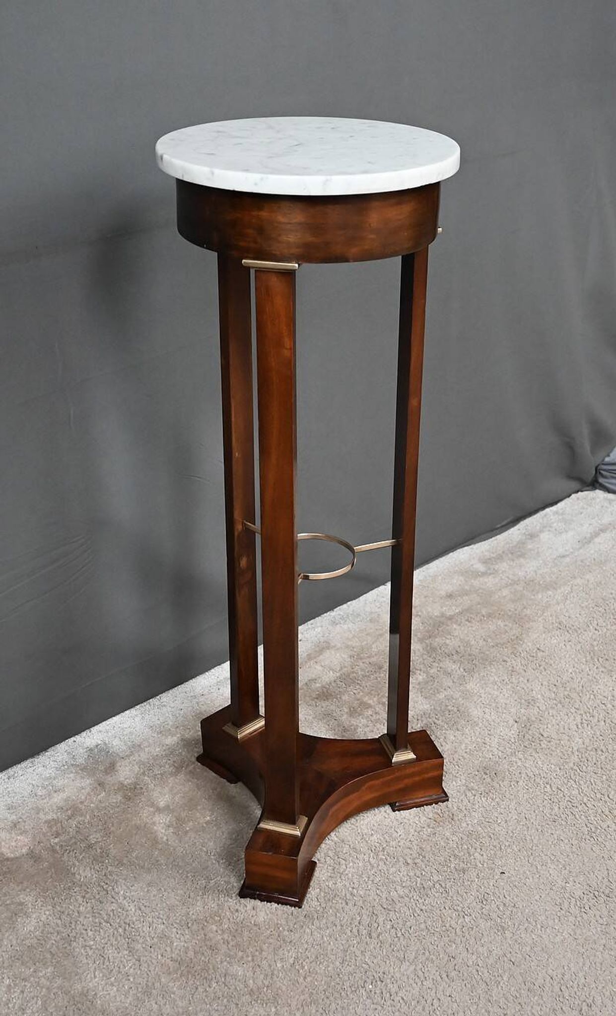Mahogany side table, Directoire period – Early 19th century