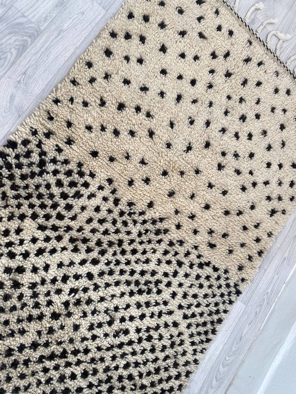 Handcrafted Moroccan Berber carpet 150 x 92 CM