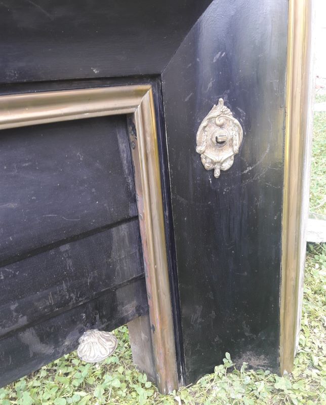 Fireplace XVIII° black marble louis XIV style with narrowed and floor slabs