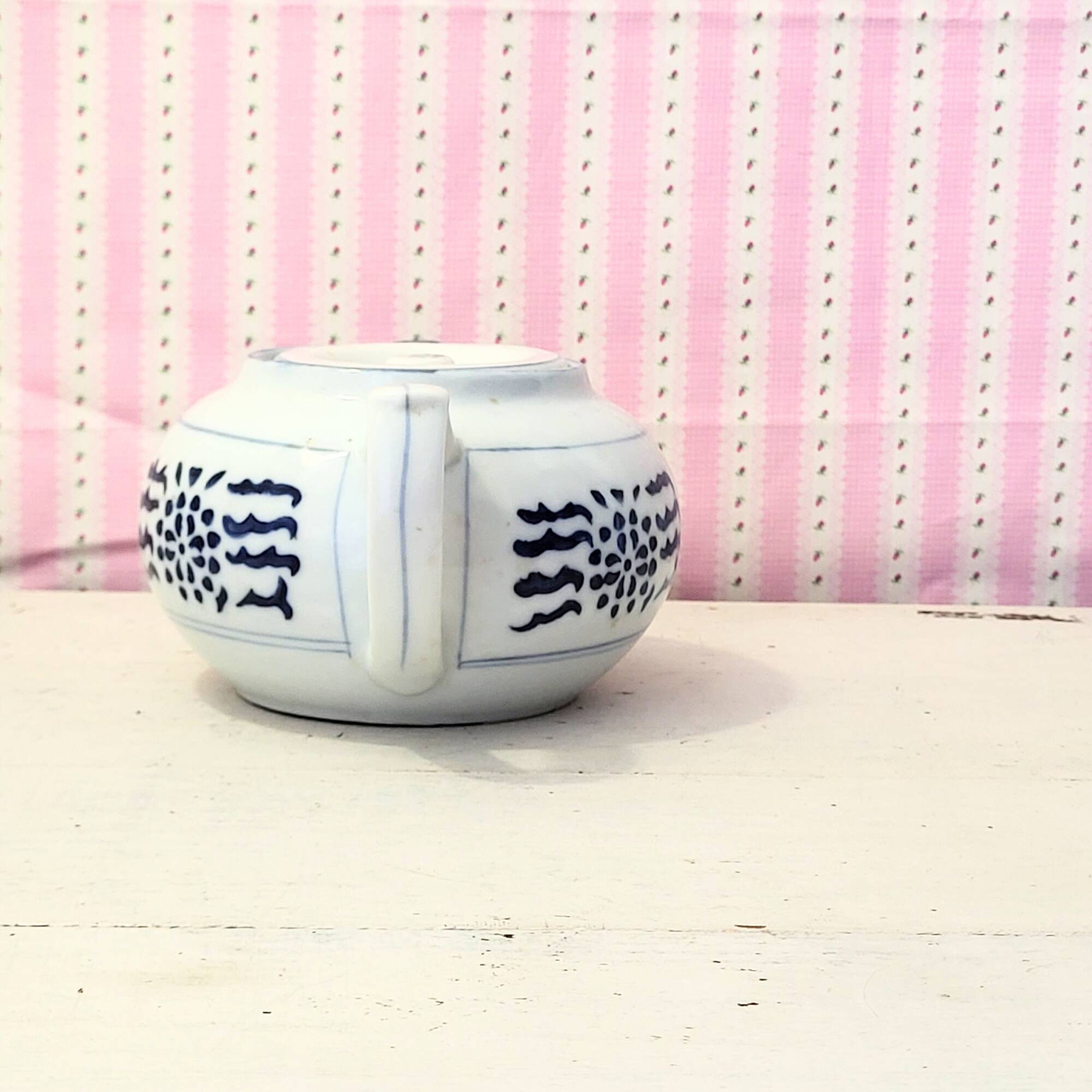 Antique white and blue Chinese porcelain teapot – floral decoration