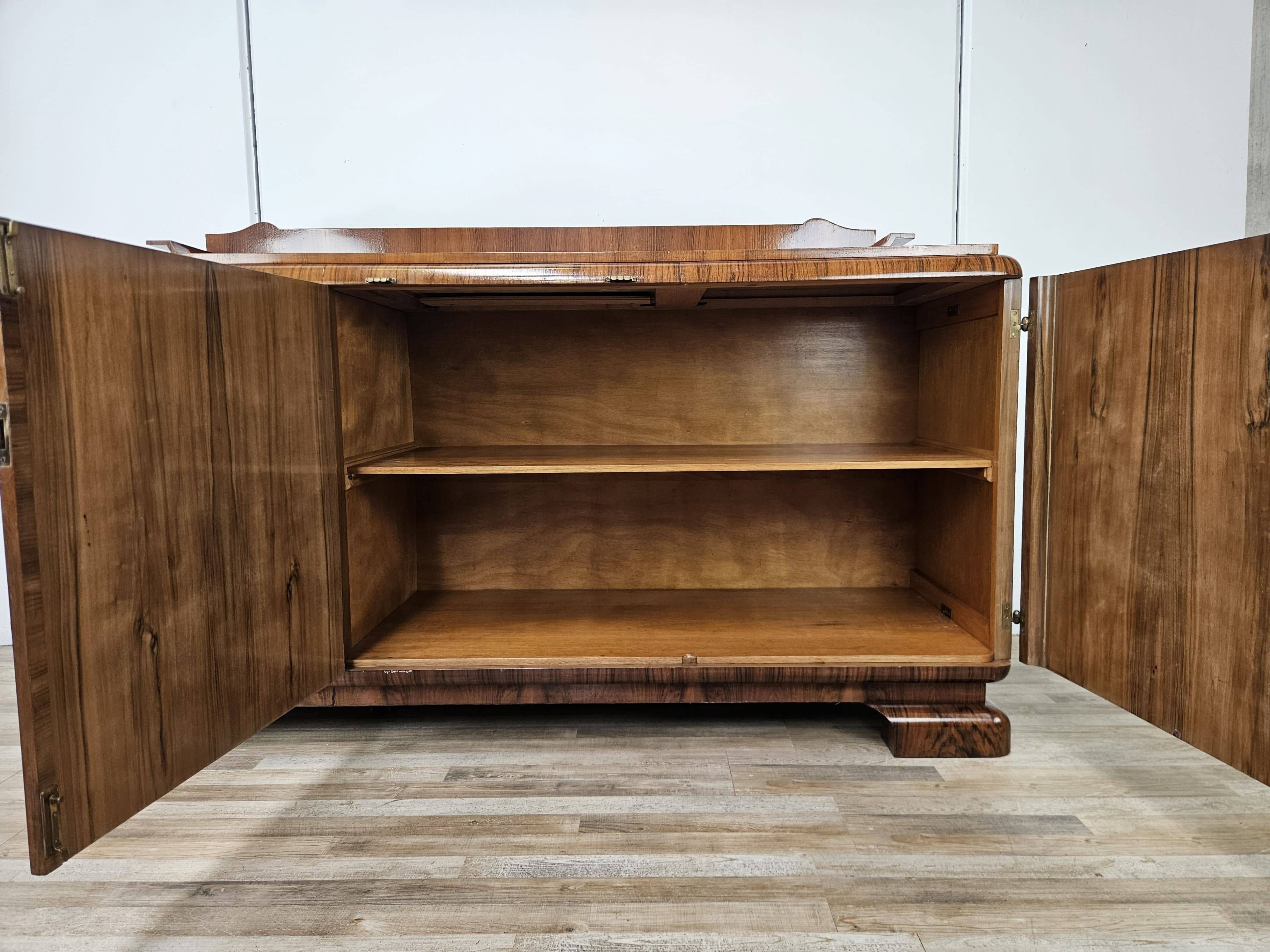 French Art Decò sideboard in walnut, 1940