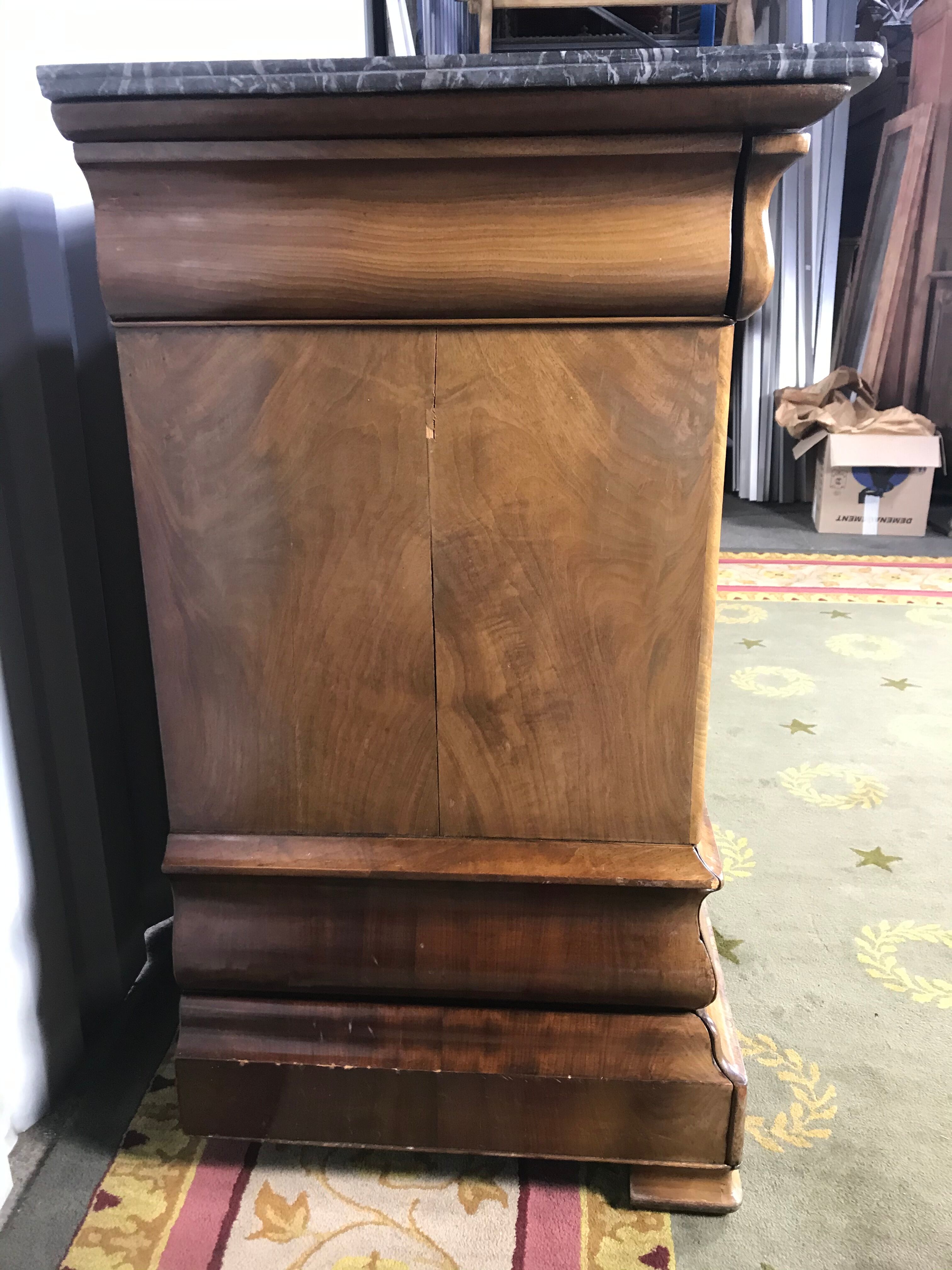 Dresser period Louis Philippe acajou flamed