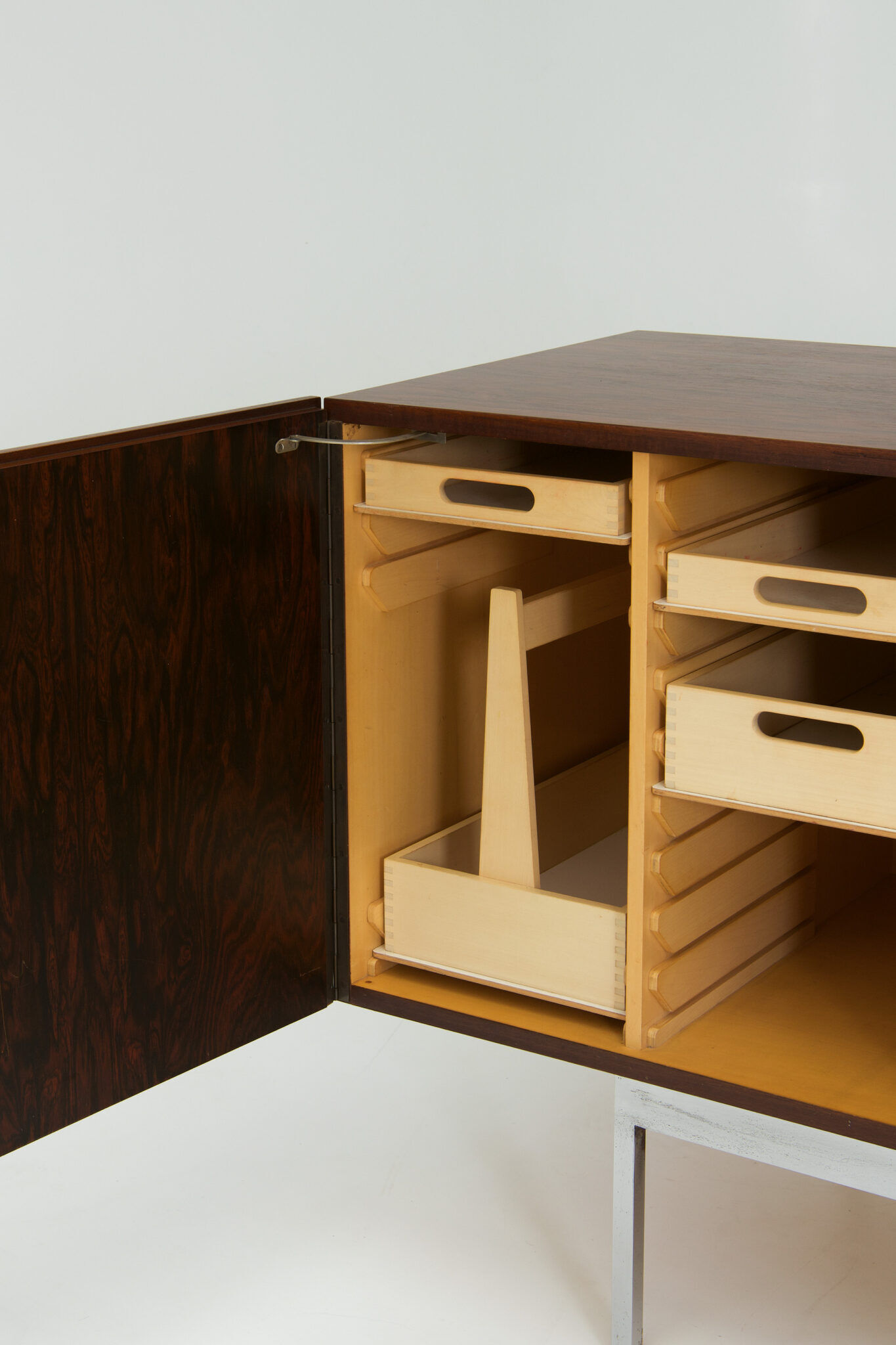 B40 Minimalist sideboard in rosewood - Dieter Waeckerlin