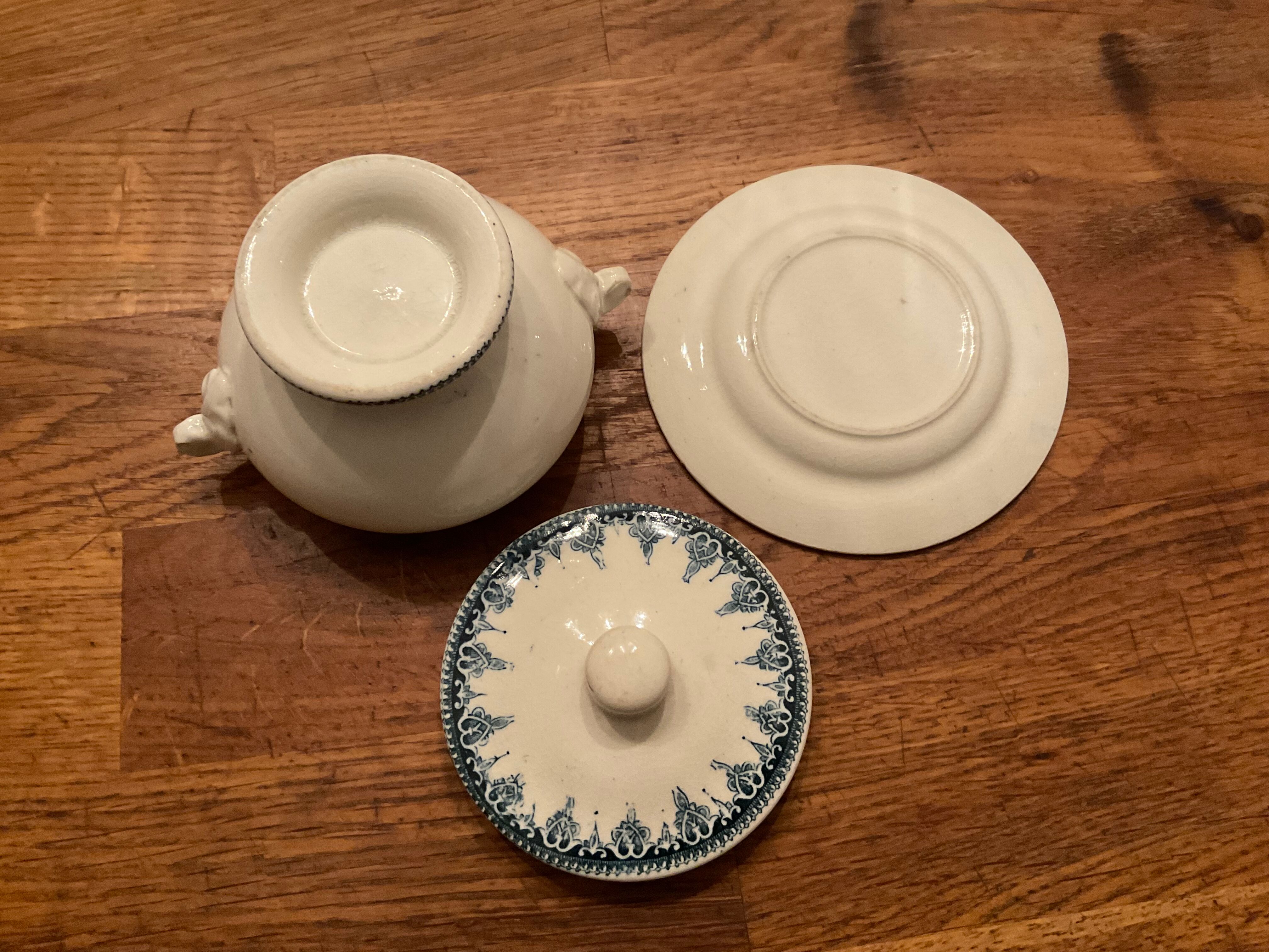 Pot à moutarde, Terre de fer, décors bleus