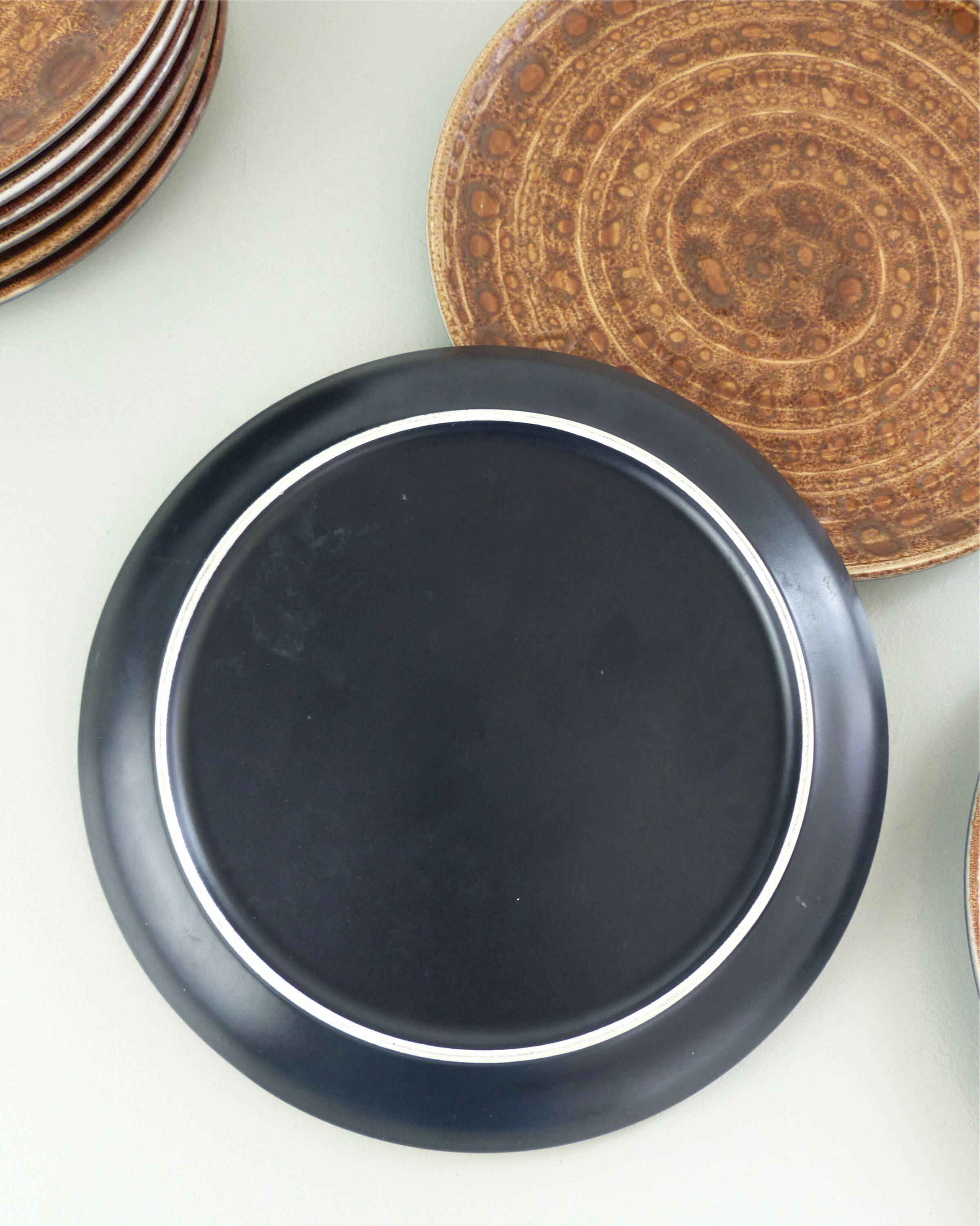 Set of 10 brown ceramic dinner plates