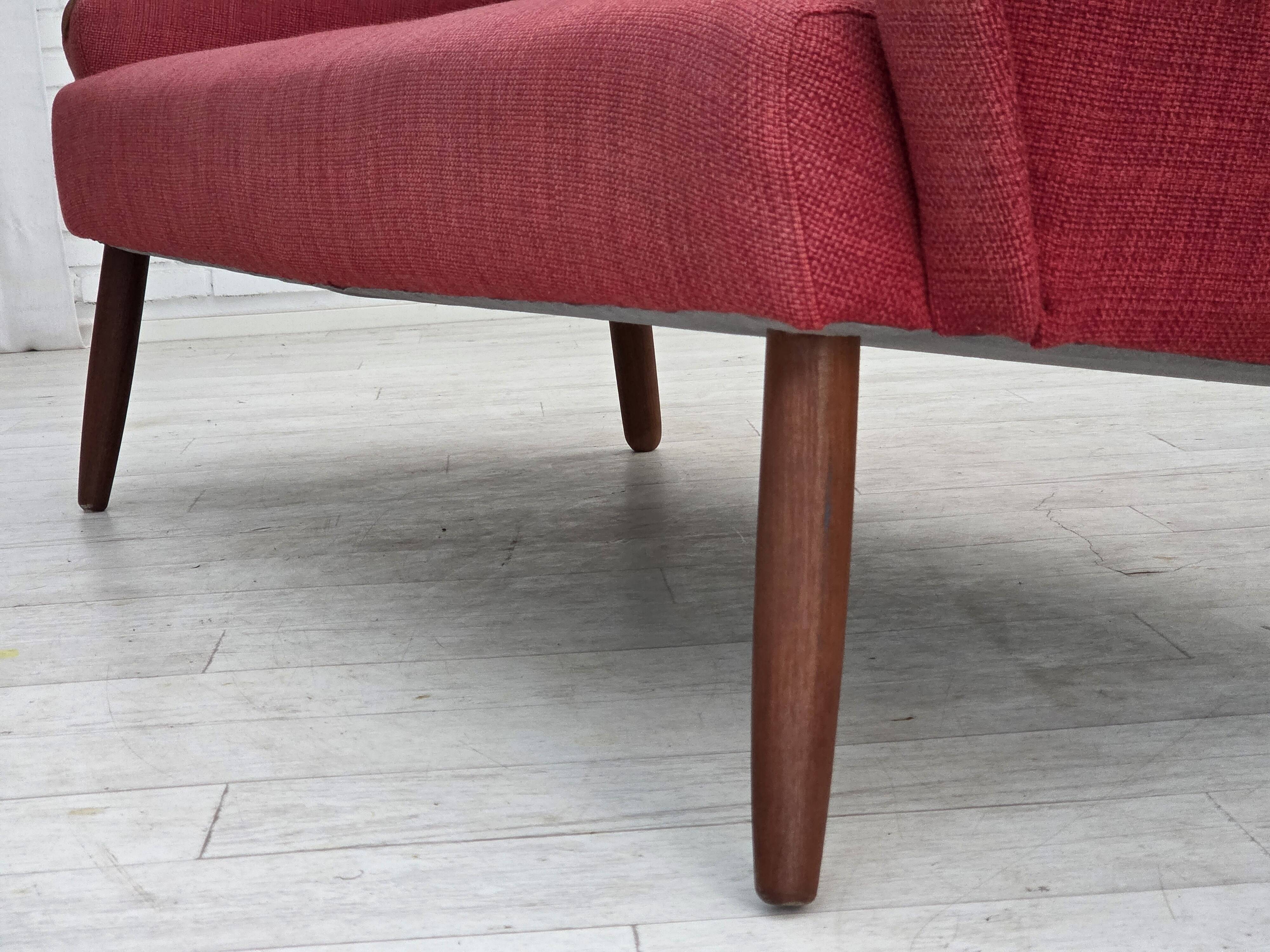 Canapé 2 places danois des années 1970, tissu d'ameublement, bois de teck.