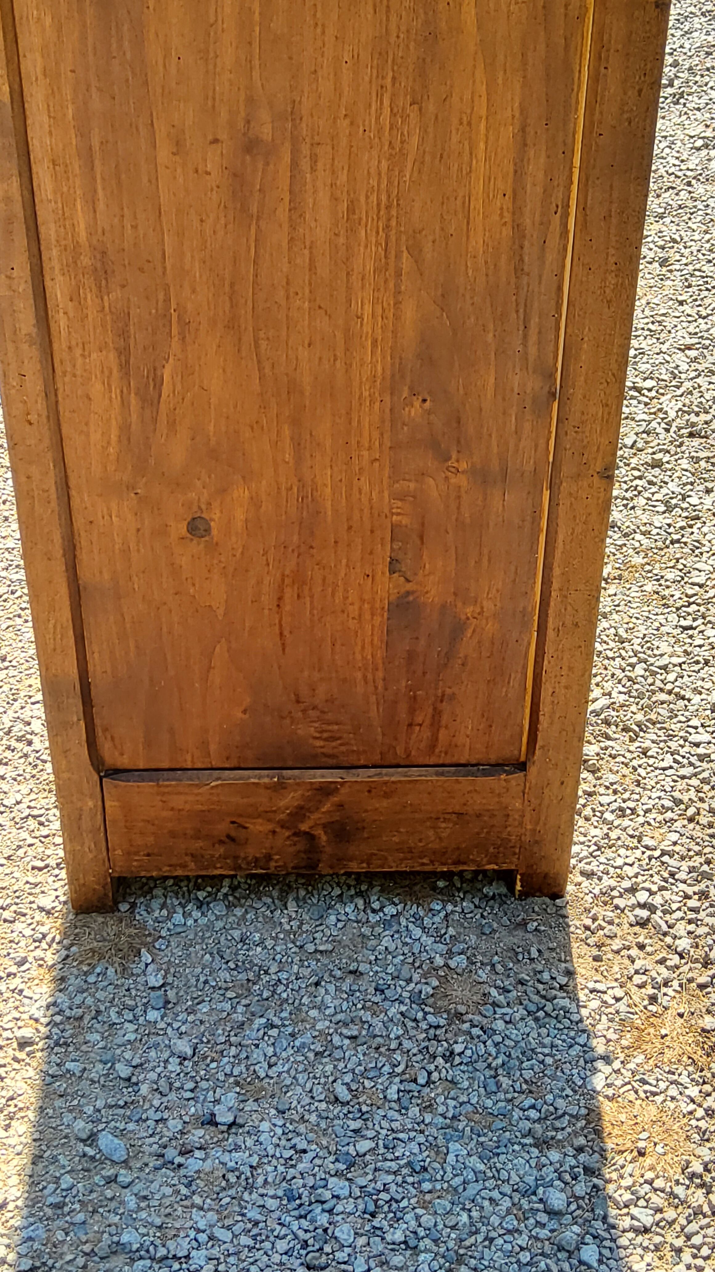 Buffet parisien à hauteur d’appui en peuplier 2 portes 2 tiroirs des années 20