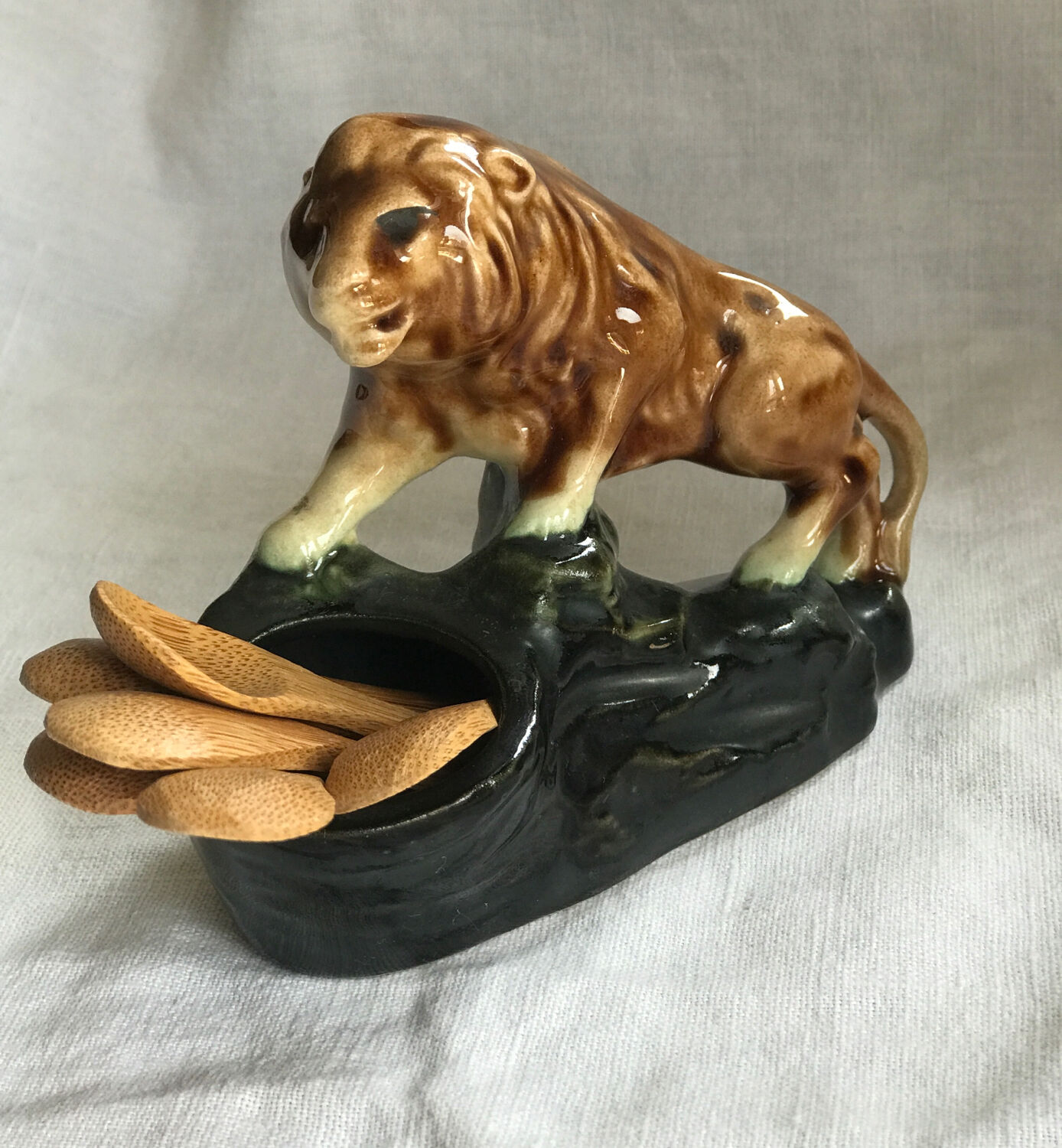 Zoomorphic lion ceramic egg cup