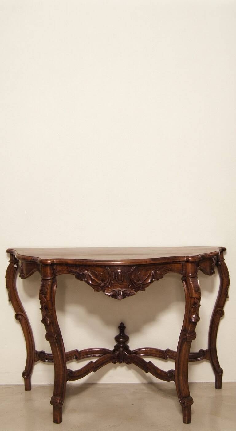 Ancienne console en noyer sculpté style Louis-Philippe