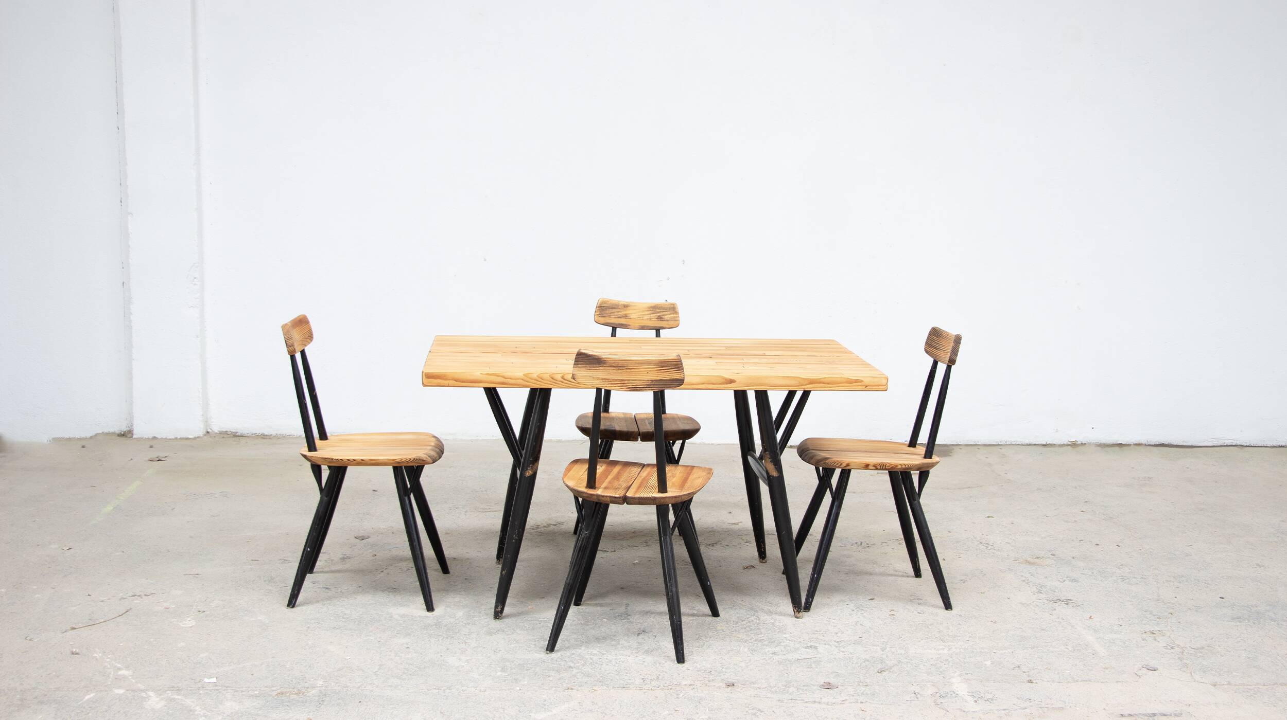 Pirrka table and chairs by Imari Tapiovaara for Laakan Puu