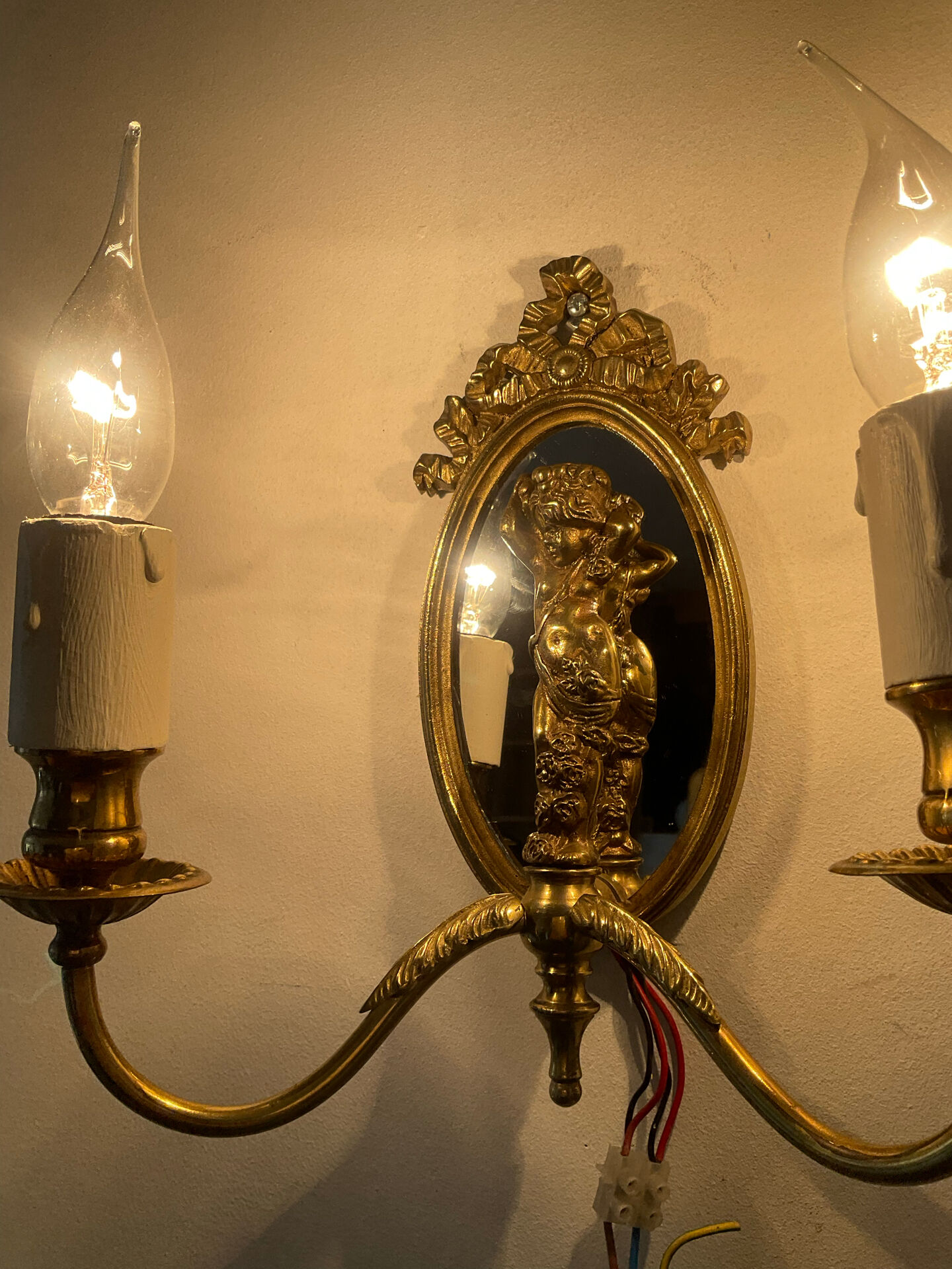 Antique Louis XVI style wall light in bronze