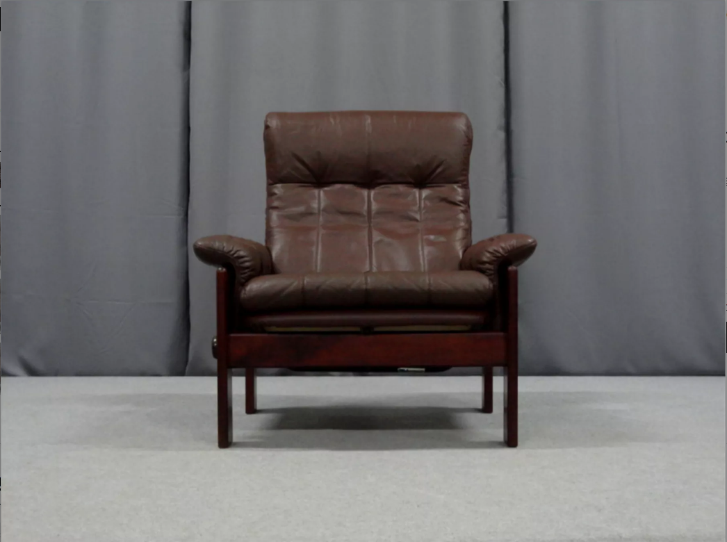 Pair of armchairs and ottoman in leather, 1970