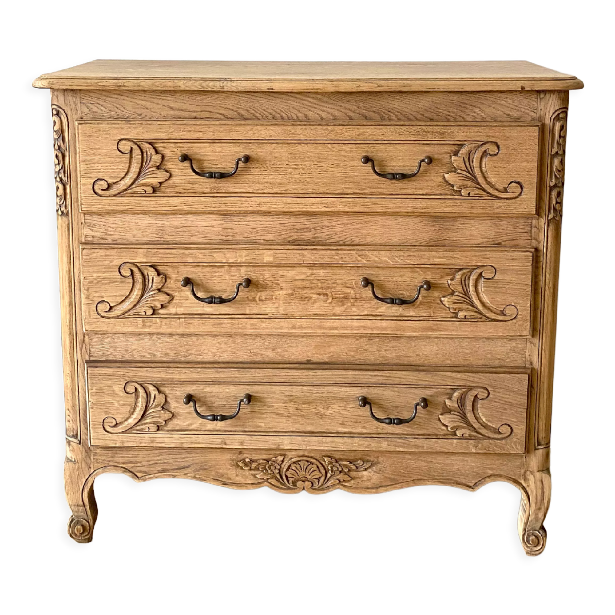 Antique chest of drawers