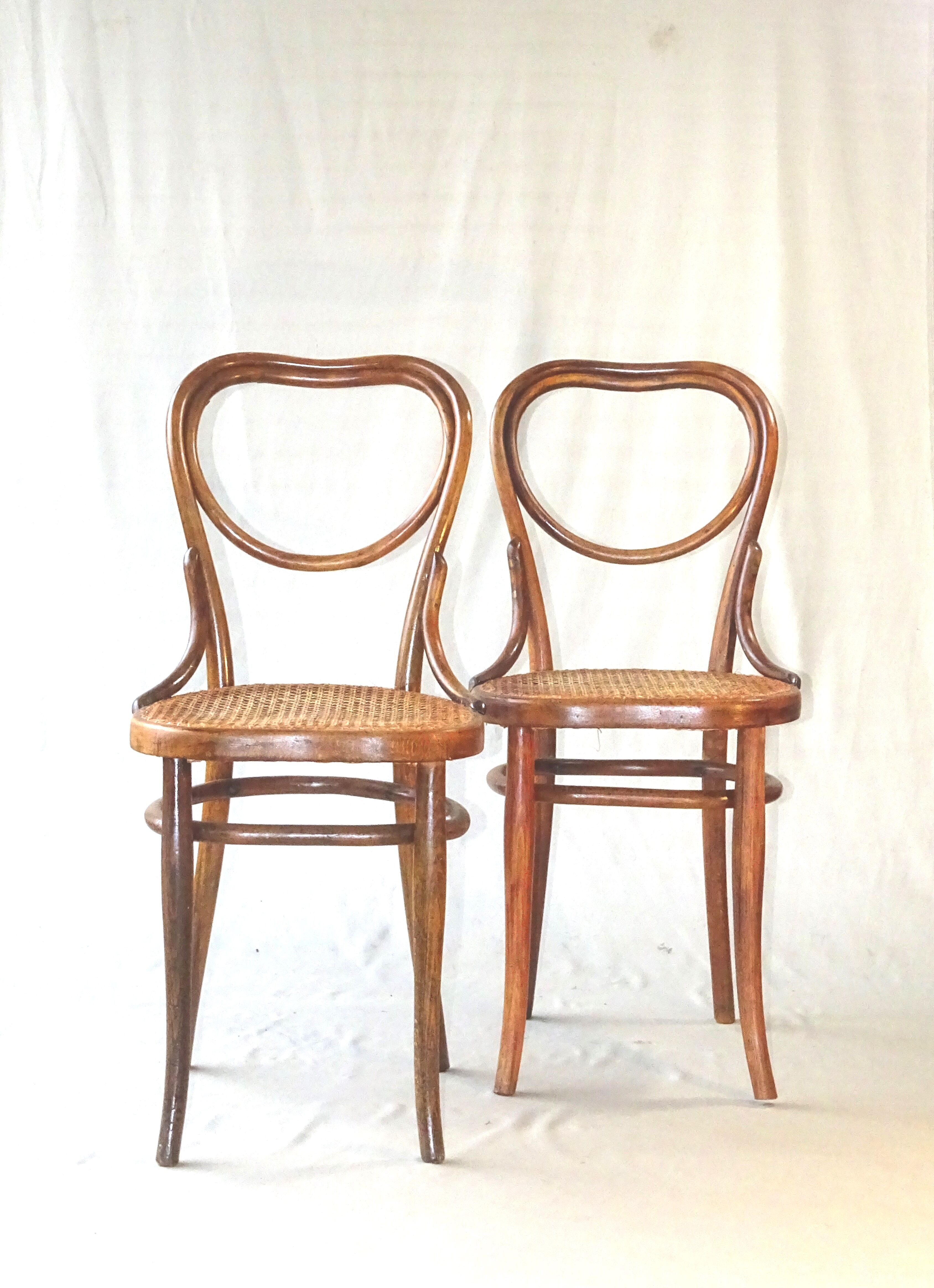 Chaises Thonet n°28 de 1900 cannées " cœur"