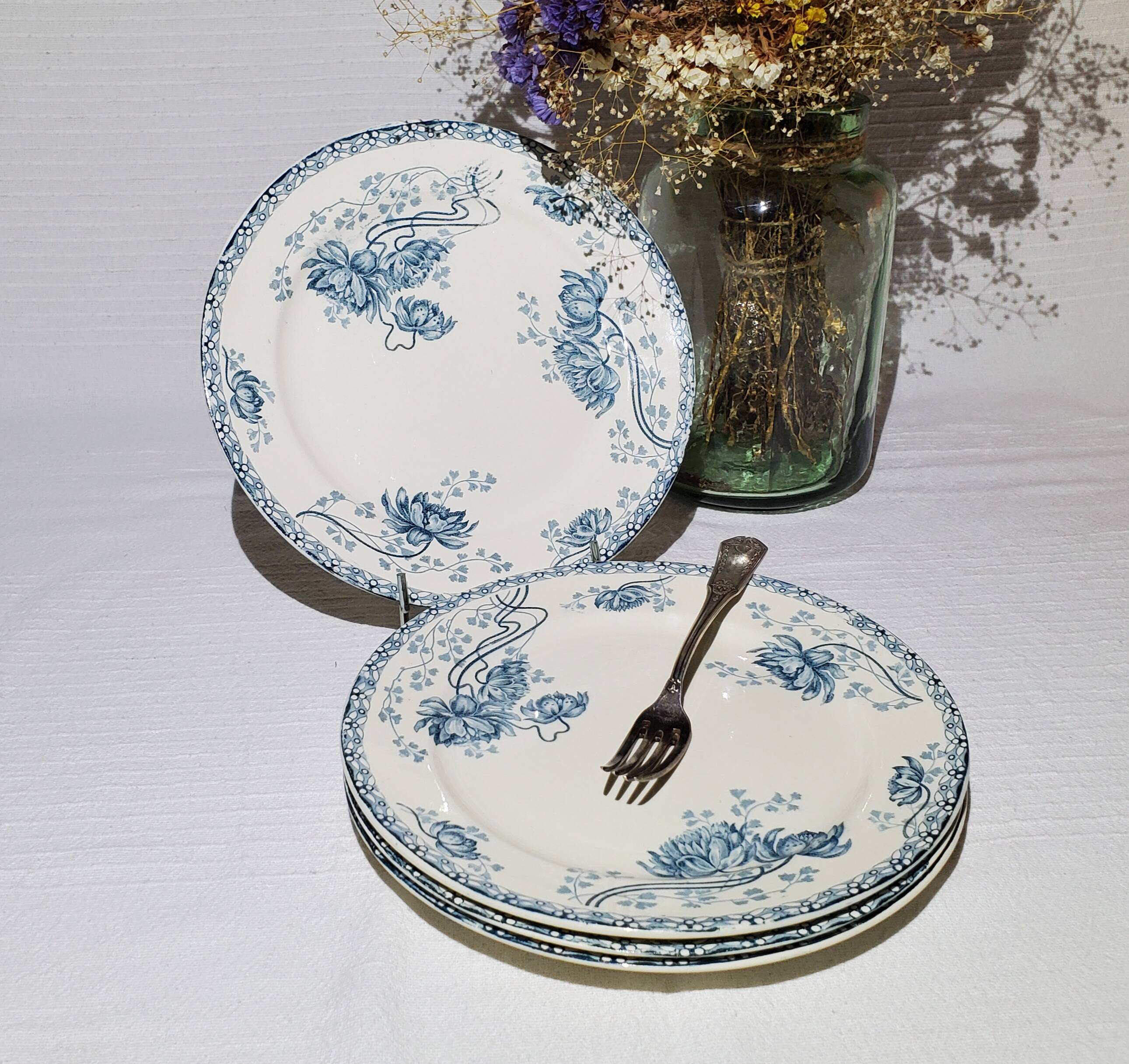 Lot de 4 assiettes plates de la faïencerie de Sarreguemines modèle Royat